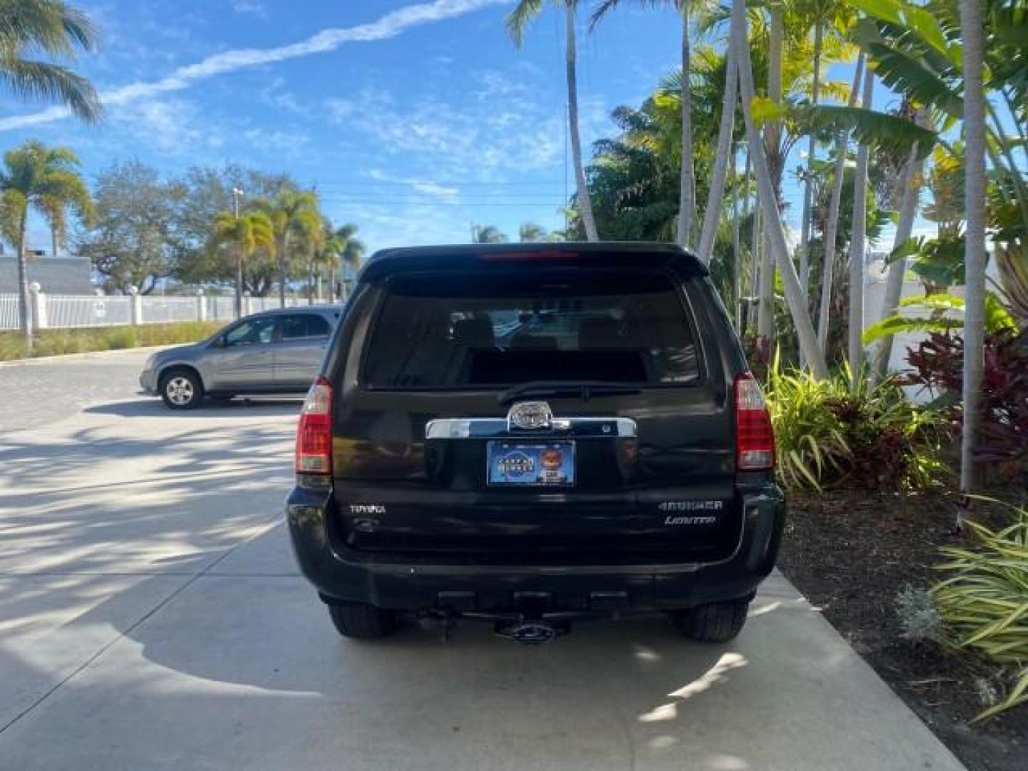 2007 Galactic Gray Mica /Dark Charcoal Toyota 4Runner SR5 Sport LIMITED LEATHER (JTEZU14R278) with an 4.0L DOHC SMPI 24-Valve VVT-i V6 Engine engine, Automatic transmission, located at 4701 North Dixie Hwy, Pompano Beach, FL, 33064, (954) 422-2889, 26.240938, -80.123474 - OUR WEBPAGE FLORIDACARS1.COM HAS OVER 100 PHOTOS AND FREE CARFAX LINK 2007 TOYOTA 4RUNNER SR5 SPORT LIMITED LEATHER LOADED REAR WHEEL DRIVE WITH TOW PACKAGE VIN: JTEZU14R278075056 J T E Z U 1 4 R 2 7 8 0 7 5 0 5 6 4 DOOR WAGON/SPORT UTILITY 4.0L V6 F DOHC 24V GASOLINE 22 MPG REAR WHEEL DRIVE Feature- Photo#34