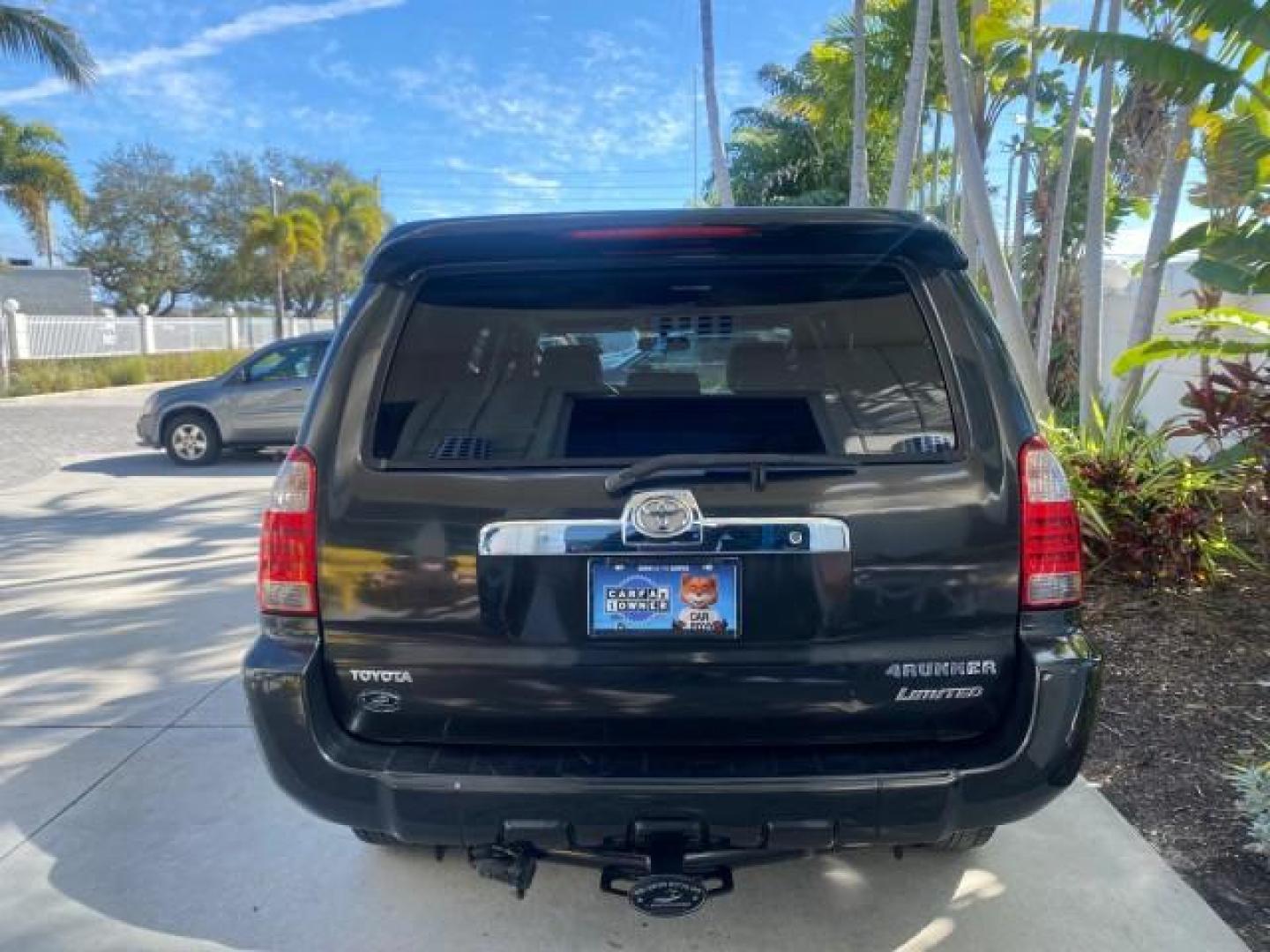 2007 Galactic Gray Mica /Dark Charcoal Toyota 4Runner SR5 Sport LIMITED LEATHER (JTEZU14R278) with an 4.0L DOHC SMPI 24-Valve VVT-i V6 Engine engine, Automatic transmission, located at 4701 North Dixie Hwy, Pompano Beach, FL, 33064, (954) 422-2889, 26.240938, -80.123474 - OUR WEBPAGE FLORIDACARS1.COM HAS OVER 100 PHOTOS AND FREE CARFAX LINK 2007 TOYOTA 4RUNNER SR5 SPORT LIMITED LEATHER LOADED REAR WHEEL DRIVE WITH TOW PACKAGE VIN: JTEZU14R278075056 J T E Z U 1 4 R 2 7 8 0 7 5 0 5 6 4 DOOR WAGON/SPORT UTILITY 4.0L V6 F DOHC 24V GASOLINE 22 MPG REAR WHEEL DRIVE Feature- Photo#35