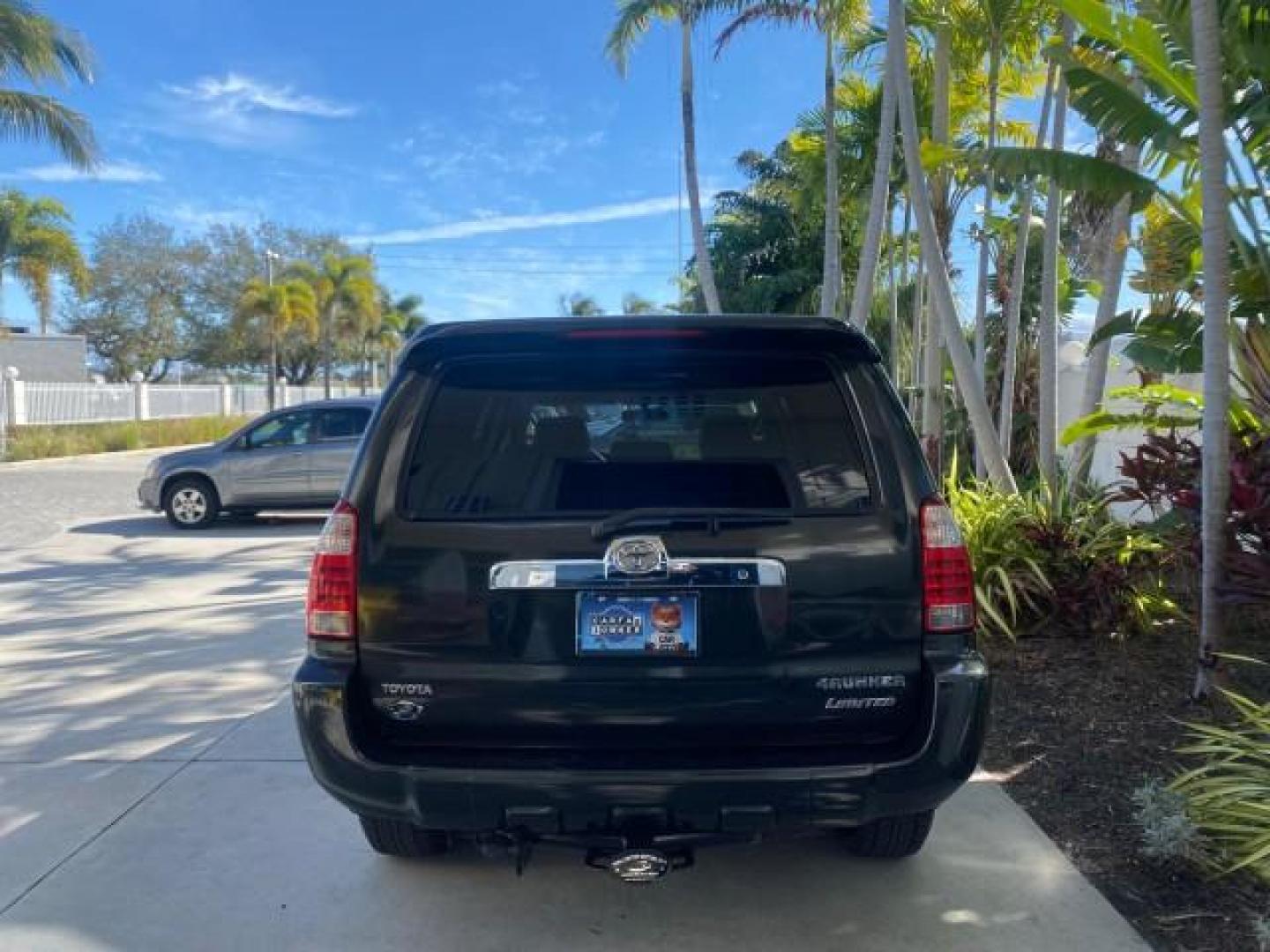 2007 Galactic Gray Mica /Dark Charcoal Toyota 4Runner SR5 Sport LIMITED LEATHER (JTEZU14R278) with an 4.0L DOHC SMPI 24-Valve VVT-i V6 Engine engine, Automatic transmission, located at 4701 North Dixie Hwy, Pompano Beach, FL, 33064, (954) 422-2889, 26.240938, -80.123474 - OUR WEBPAGE FLORIDACARS1.COM HAS OVER 100 PHOTOS AND FREE CARFAX LINK 2007 TOYOTA 4RUNNER SR5 SPORT LIMITED LEATHER LOADED REAR WHEEL DRIVE WITH TOW PACKAGE VIN: JTEZU14R278075056 J T E Z U 1 4 R 2 7 8 0 7 5 0 5 6 4 DOOR WAGON/SPORT UTILITY 4.0L V6 F DOHC 24V GASOLINE 22 MPG REAR WHEEL DRIVE Feature- Photo#83