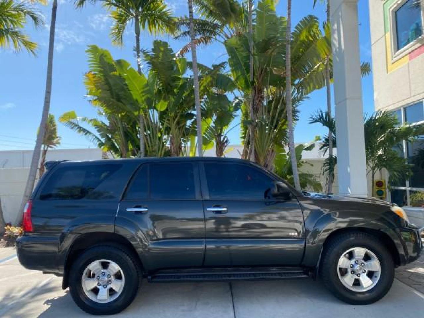 2007 Galactic Gray Mica /Dark Charcoal Toyota 4Runner SR5 Sport LIMITED LEATHER (JTEZU14R278) with an 4.0L DOHC SMPI 24-Valve VVT-i V6 Engine engine, Automatic transmission, located at 4701 North Dixie Hwy, Pompano Beach, FL, 33064, (954) 422-2889, 26.240938, -80.123474 - OUR WEBPAGE FLORIDACARS1.COM HAS OVER 100 PHOTOS AND FREE CARFAX LINK 2007 TOYOTA 4RUNNER SR5 SPORT LIMITED LEATHER LOADED REAR WHEEL DRIVE WITH TOW PACKAGE VIN: JTEZU14R278075056 J T E Z U 1 4 R 2 7 8 0 7 5 0 5 6 4 DOOR WAGON/SPORT UTILITY 4.0L V6 F DOHC 24V GASOLINE 22 MPG REAR WHEEL DRIVE Feature- Photo#98