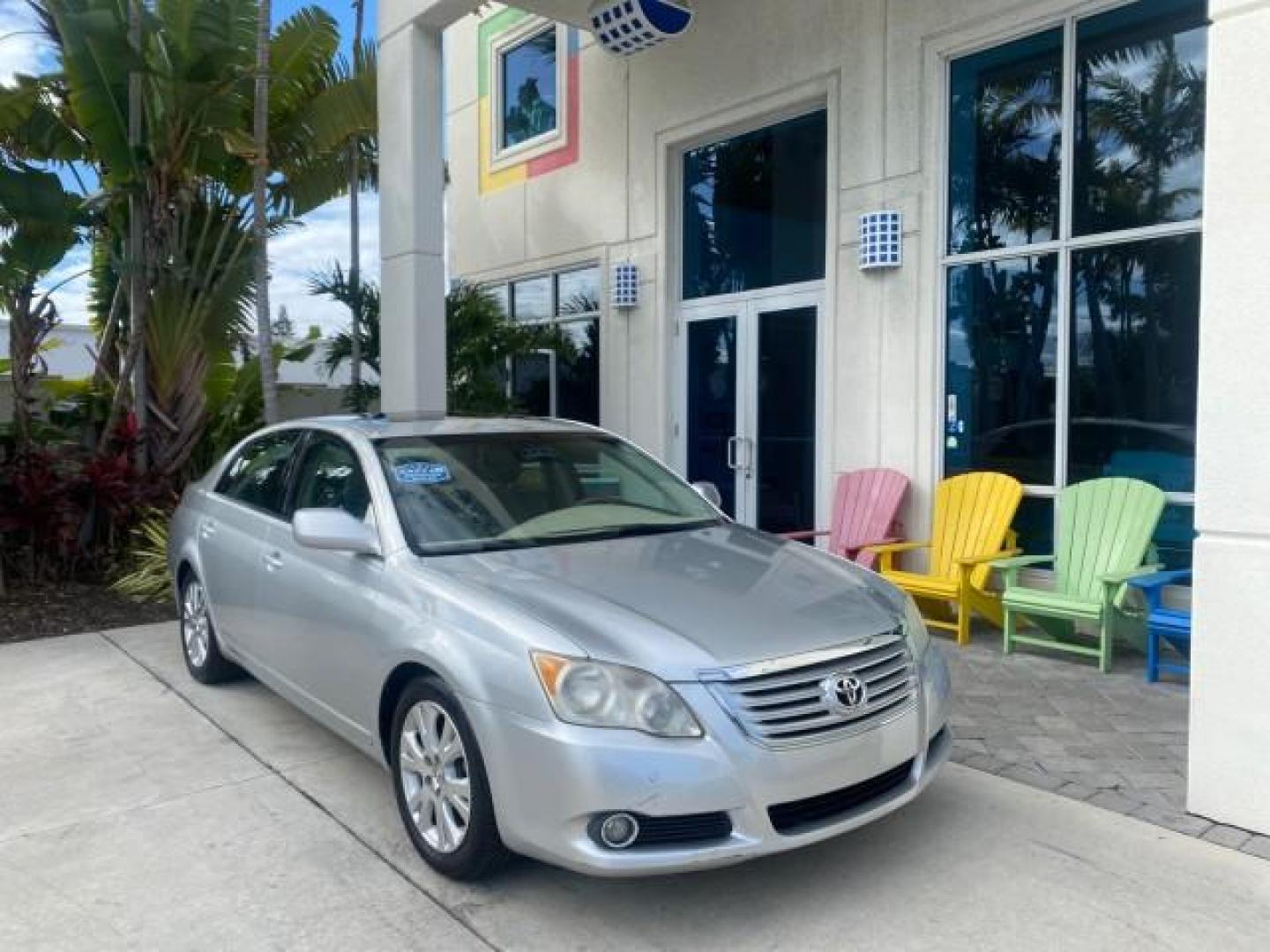 2009 Classic Silver Metallic /Graphite Toyota Avalon XLS LOW MILES 38,036 1 OWNER (4T1BK36B09U) with an 3.5L DOHC EFI 24-Valve V6 Engine engine, Automatic transmission, located at 4701 North Dixie Hwy, Pompano Beach, FL, 33064, (954) 422-2889, 26.240938, -80.123474 - OUR WEBPAGE FLORIDACARS1.COM HAS OVER 100 PHOTOS AND FREE CARFAX LINK 2009 TOYOTA AVALON XLS 1 OWNER FLORIDA SUNROOF LEATHER LIKE NEW VIN: 4T1BK36B09U347729 4 T 1 B K 3 6 B 0 9 U 3 4 7 7 2 9 SEDAN 4 DR 3.5L V6 F DOHC 24V GASOLINE 28 MPG FRONT WHEEL DRIVE Features ABS Brakes Air Conditioning Alloy Wh - Photo#1