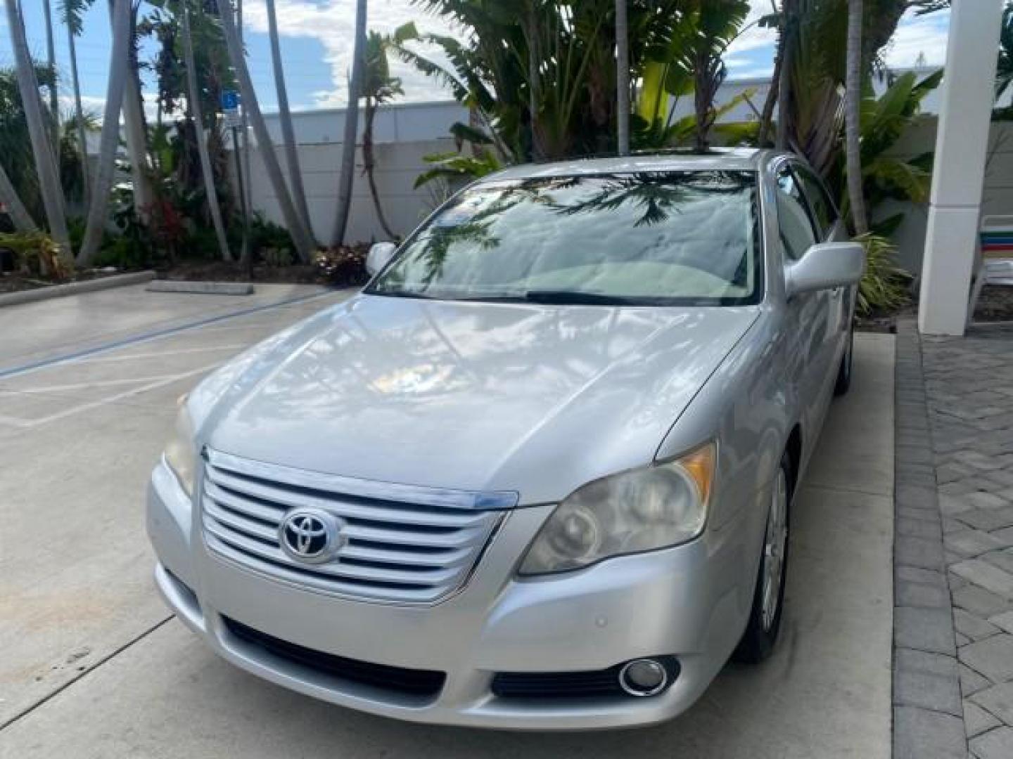 2009 Classic Silver Metallic /Graphite Toyota Avalon XLS LOW MILES 38,036 1 OWNER (4T1BK36B09U) with an 3.5L DOHC EFI 24-Valve V6 Engine engine, Automatic transmission, located at 4701 North Dixie Hwy, Pompano Beach, FL, 33064, (954) 422-2889, 26.240938, -80.123474 - OUR WEBPAGE FLORIDACARS1.COM HAS OVER 100 PHOTOS AND FREE CARFAX LINK 2009 TOYOTA AVALON XLS 1 OWNER FLORIDA SUNROOF LEATHER LIKE NEW VIN: 4T1BK36B09U347729 4 T 1 B K 3 6 B 0 9 U 3 4 7 7 2 9 SEDAN 4 DR 3.5L V6 F DOHC 24V GASOLINE 28 MPG FRONT WHEEL DRIVE Features ABS Brakes Air Conditioning Alloy Wh - Photo#3