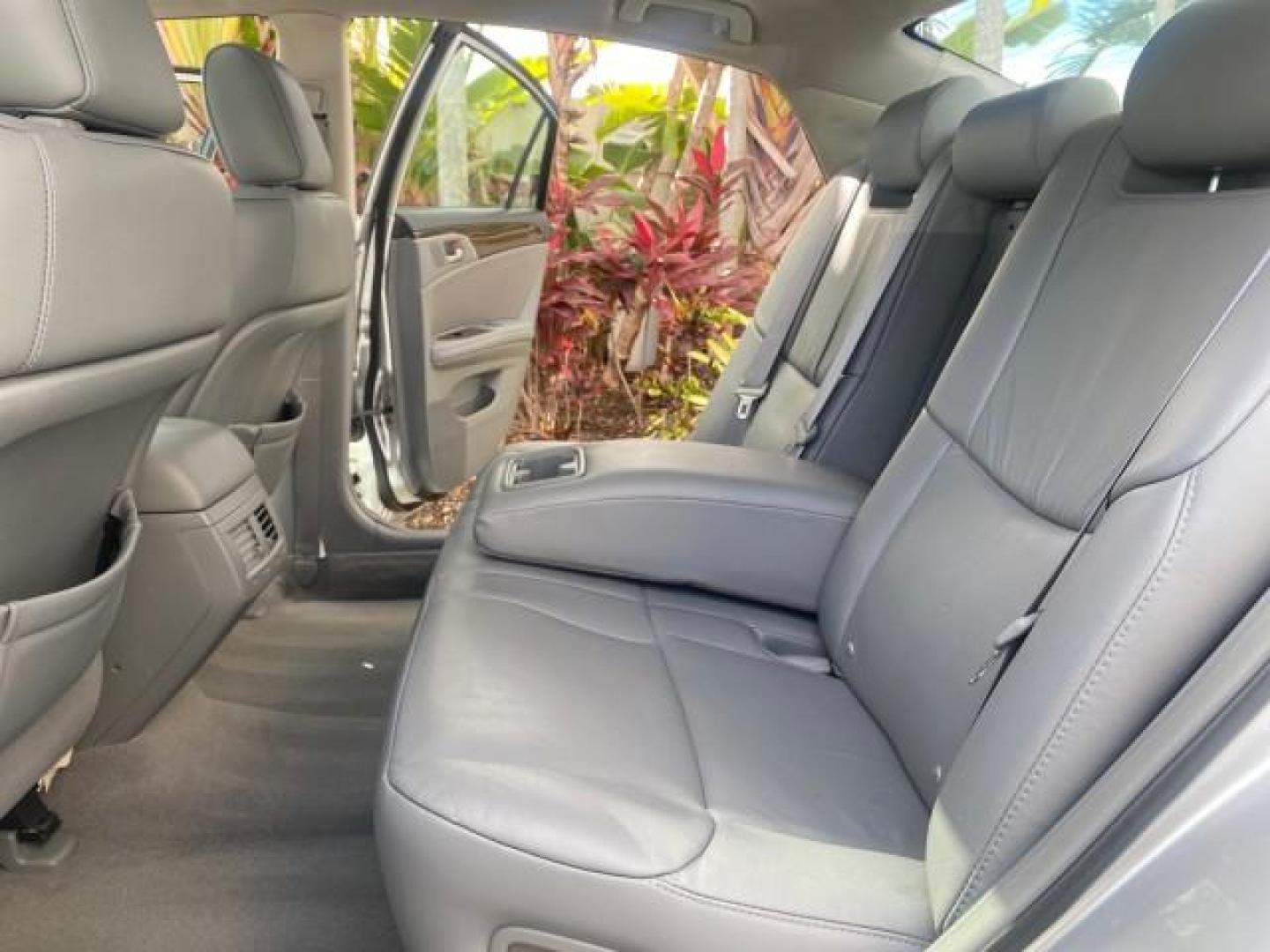 2009 Classic Silver Metallic /Graphite Toyota Avalon XLS LOW MILES 38,036 1 OWNER (4T1BK36B09U) with an 3.5L DOHC EFI 24-Valve V6 Engine engine, Automatic transmission, located at 4701 North Dixie Hwy, Pompano Beach, FL, 33064, (954) 422-2889, 26.240938, -80.123474 - OUR WEBPAGE FLORIDACARS1.COM HAS OVER 100 PHOTOS AND FREE CARFAX LINK 2009 TOYOTA AVALON XLS 1 OWNER FLORIDA SUNROOF LEATHER LIKE NEW VIN: 4T1BK36B09U347729 4 T 1 B K 3 6 B 0 9 U 3 4 7 7 2 9 SEDAN 4 DR 3.5L V6 F DOHC 24V GASOLINE 28 MPG FRONT WHEEL DRIVE Features ABS Brakes Air Conditioning Alloy Wh - Photo#14