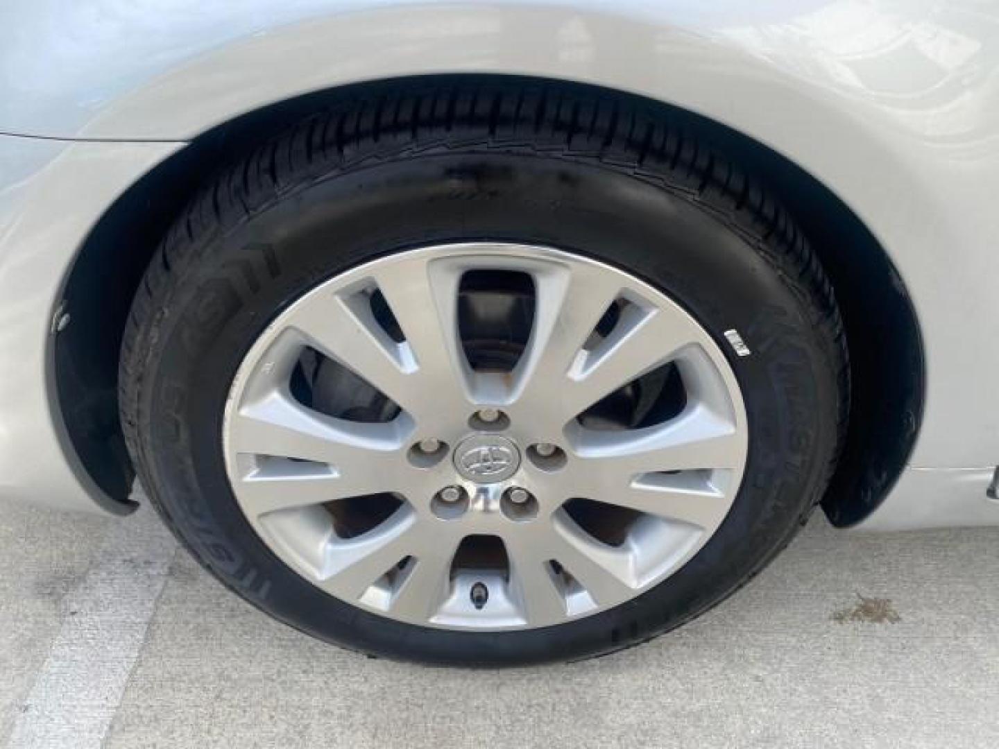 2009 Classic Silver Metallic /Graphite Toyota Avalon XLS LOW MILES 38,036 1 OWNER (4T1BK36B09U) with an 3.5L DOHC EFI 24-Valve V6 Engine engine, Automatic transmission, located at 4701 North Dixie Hwy, Pompano Beach, FL, 33064, (954) 422-2889, 26.240938, -80.123474 - OUR WEBPAGE FLORIDACARS1.COM HAS OVER 100 PHOTOS AND FREE CARFAX LINK 2009 TOYOTA AVALON XLS 1 OWNER FLORIDA SUNROOF LEATHER LIKE NEW VIN: 4T1BK36B09U347729 4 T 1 B K 3 6 B 0 9 U 3 4 7 7 2 9 SEDAN 4 DR 3.5L V6 F DOHC 24V GASOLINE 28 MPG FRONT WHEEL DRIVE Features ABS Brakes Air Conditioning Alloy Wh - Photo#19