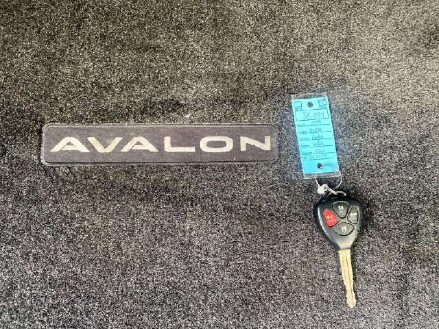 2009 Classic Silver Metallic /Graphite Toyota Avalon XLS LOW MILES 38,036 1 OWNER (4T1BK36B09U) with an 3.5L DOHC EFI 24-Valve V6 Engine engine, Automatic transmission, located at 4701 North Dixie Hwy, Pompano Beach, FL, 33064, (954) 422-2889, 26.240938, -80.123474 - OUR WEBPAGE FLORIDACARS1.COM HAS OVER 100 PHOTOS AND FREE CARFAX LINK 2009 TOYOTA AVALON XLS 1 OWNER FLORIDA SUNROOF LEATHER LIKE NEW VIN: 4T1BK36B09U347729 4 T 1 B K 3 6 B 0 9 U 3 4 7 7 2 9 SEDAN 4 DR 3.5L V6 F DOHC 24V GASOLINE 28 MPG FRONT WHEEL DRIVE Features ABS Brakes Air Conditioning Alloy Wh - Photo#23