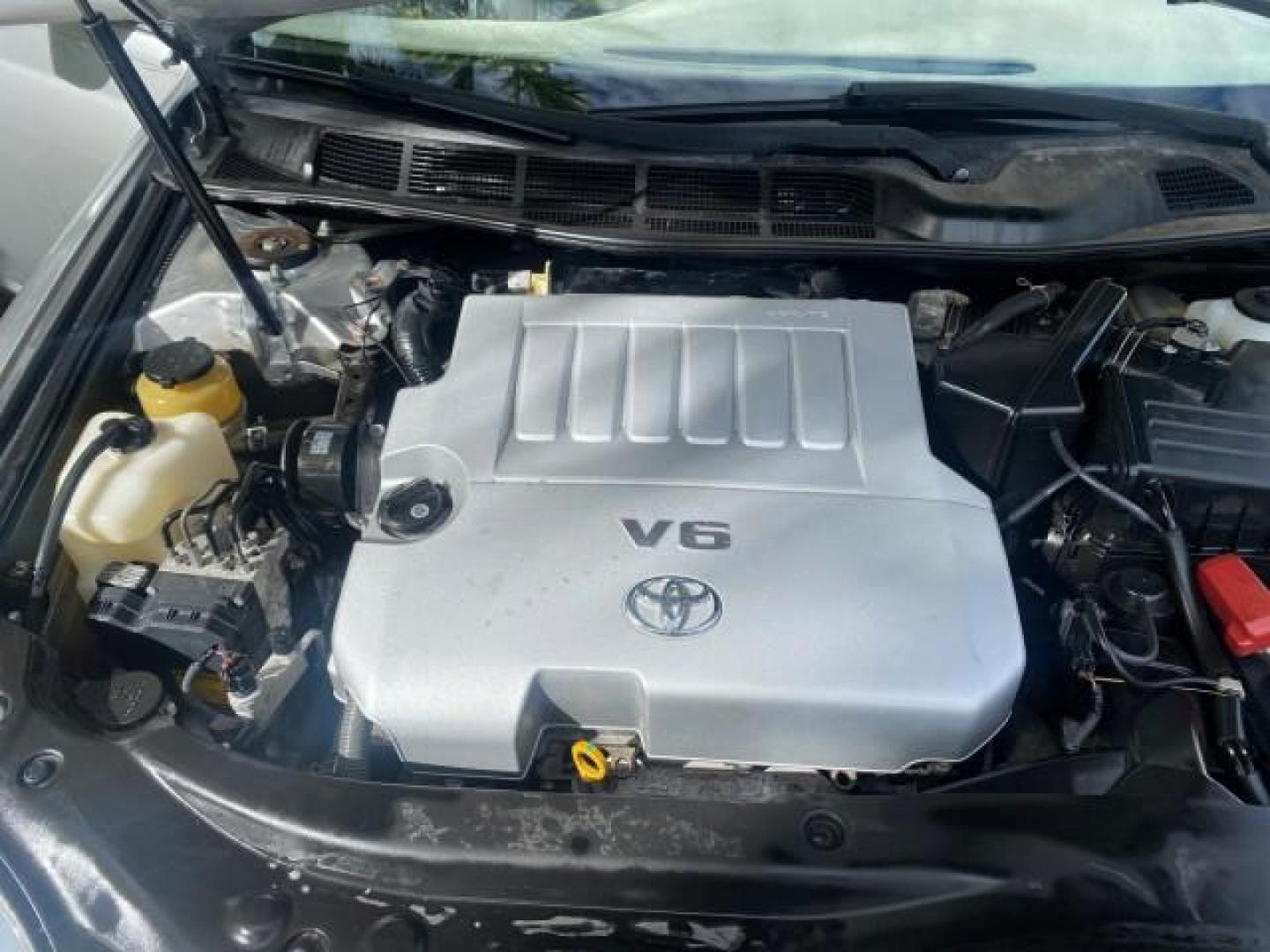 2009 Classic Silver Metallic /Graphite Toyota Avalon XLS LOW MILES 38,036 1 OWNER (4T1BK36B09U) with an 3.5L DOHC EFI 24-Valve V6 Engine engine, Automatic transmission, located at 4701 North Dixie Hwy, Pompano Beach, FL, 33064, (954) 422-2889, 26.240938, -80.123474 - OUR WEBPAGE FLORIDACARS1.COM HAS OVER 100 PHOTOS AND FREE CARFAX LINK 2009 TOYOTA AVALON XLS 1 OWNER FLORIDA SUNROOF LEATHER LIKE NEW VIN: 4T1BK36B09U347729 4 T 1 B K 3 6 B 0 9 U 3 4 7 7 2 9 SEDAN 4 DR 3.5L V6 F DOHC 24V GASOLINE 28 MPG FRONT WHEEL DRIVE Features ABS Brakes Air Conditioning Alloy Wh - Photo#24