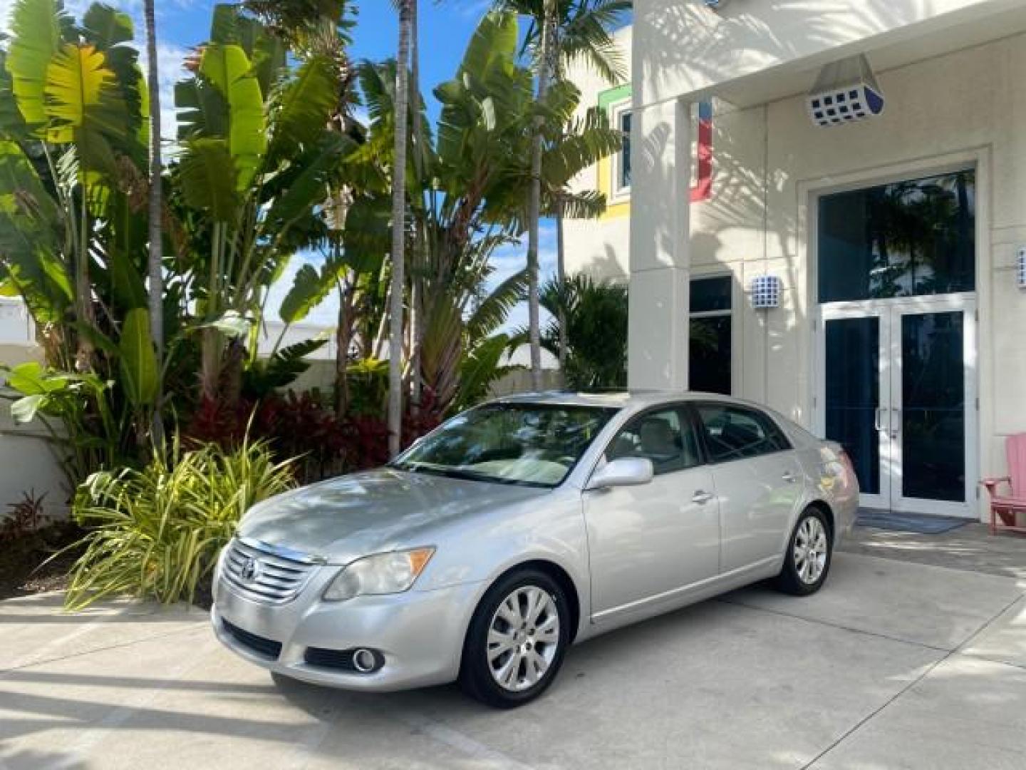2009 Classic Silver Metallic /Graphite Toyota Avalon XLS LOW MILES 38,036 1 OWNER (4T1BK36B09U) with an 3.5L DOHC EFI 24-Valve V6 Engine engine, Automatic transmission, located at 4701 North Dixie Hwy, Pompano Beach, FL, 33064, (954) 422-2889, 26.240938, -80.123474 - OUR WEBPAGE FLORIDACARS1.COM HAS OVER 100 PHOTOS AND FREE CARFAX LINK 2009 TOYOTA AVALON XLS 1 OWNER FLORIDA SUNROOF LEATHER LIKE NEW VIN: 4T1BK36B09U347729 4 T 1 B K 3 6 B 0 9 U 3 4 7 7 2 9 SEDAN 4 DR 3.5L V6 F DOHC 24V GASOLINE 28 MPG FRONT WHEEL DRIVE Features ABS Brakes Air Conditioning Alloy Wh - Photo#28