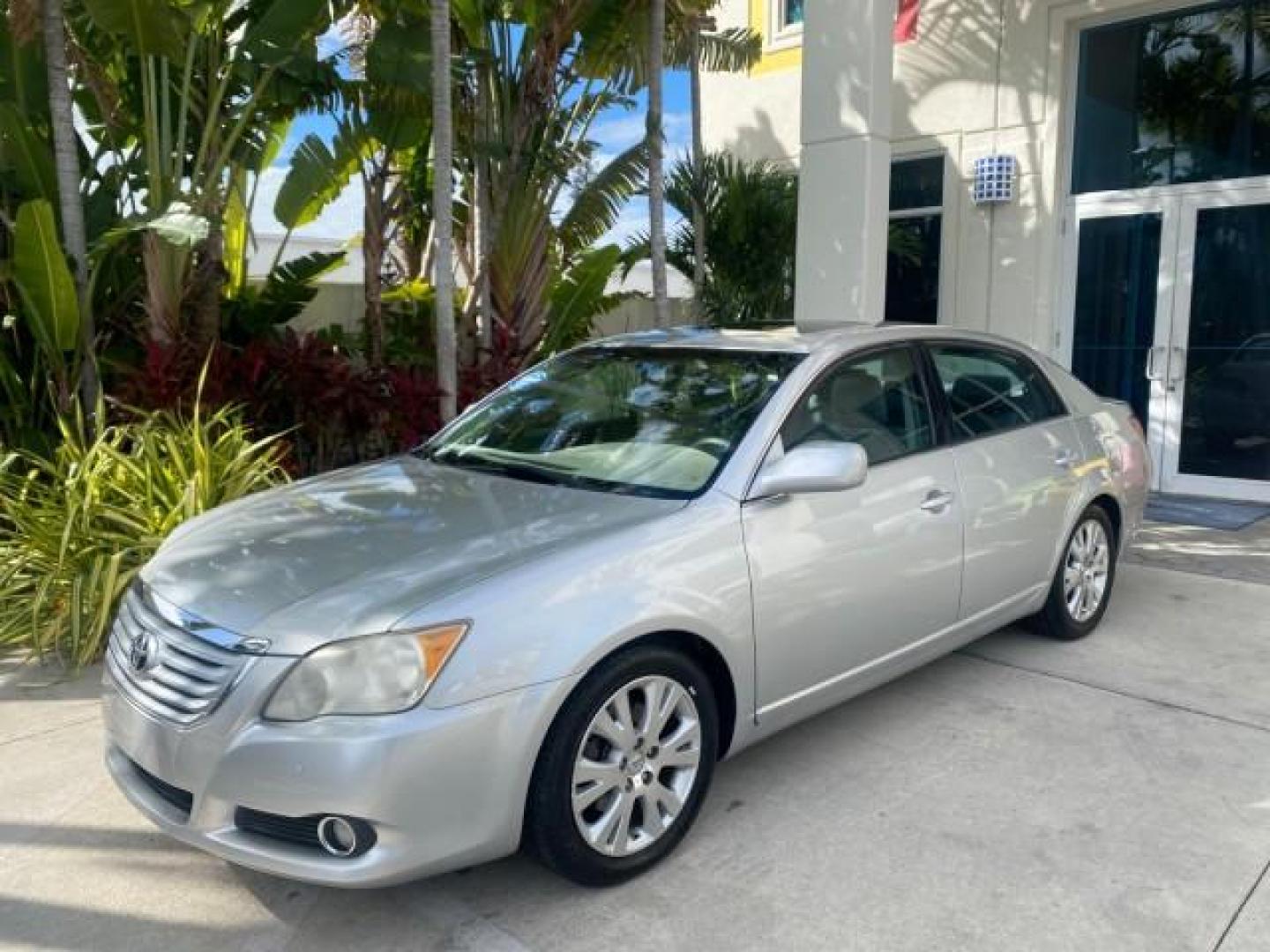 2009 Classic Silver Metallic /Graphite Toyota Avalon XLS LOW MILES 38,036 1 OWNER (4T1BK36B09U) with an 3.5L DOHC EFI 24-Valve V6 Engine engine, Automatic transmission, located at 4701 North Dixie Hwy, Pompano Beach, FL, 33064, (954) 422-2889, 26.240938, -80.123474 - OUR WEBPAGE FLORIDACARS1.COM HAS OVER 100 PHOTOS AND FREE CARFAX LINK 2009 TOYOTA AVALON XLS 1 OWNER FLORIDA SUNROOF LEATHER LIKE NEW VIN: 4T1BK36B09U347729 4 T 1 B K 3 6 B 0 9 U 3 4 7 7 2 9 SEDAN 4 DR 3.5L V6 F DOHC 24V GASOLINE 28 MPG FRONT WHEEL DRIVE Features ABS Brakes Air Conditioning Alloy Wh - Photo#29