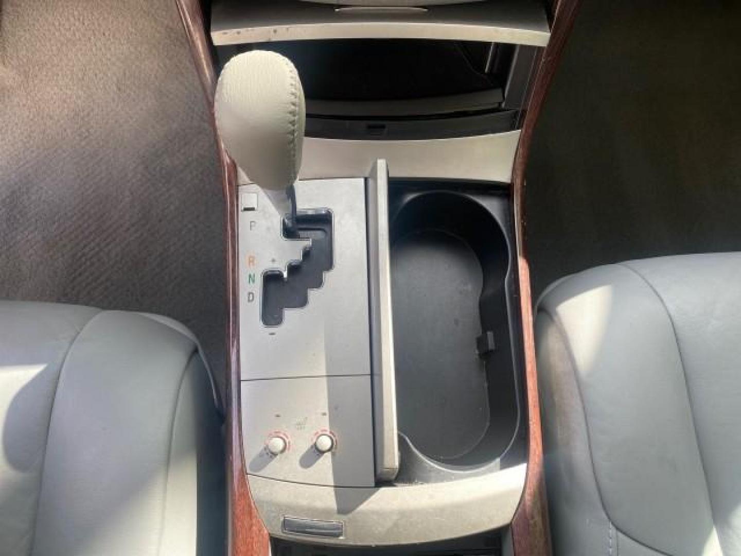 2009 Classic Silver Metallic /Graphite Toyota Avalon XLS LOW MILES 38,036 1 OWNER (4T1BK36B09U) with an 3.5L DOHC EFI 24-Valve V6 Engine engine, Automatic transmission, located at 4701 North Dixie Hwy, Pompano Beach, FL, 33064, (954) 422-2889, 26.240938, -80.123474 - OUR WEBPAGE FLORIDACARS1.COM HAS OVER 100 PHOTOS AND FREE CARFAX LINK 2009 TOYOTA AVALON XLS 1 OWNER FLORIDA SUNROOF LEATHER LIKE NEW VIN: 4T1BK36B09U347729 4 T 1 B K 3 6 B 0 9 U 3 4 7 7 2 9 SEDAN 4 DR 3.5L V6 F DOHC 24V GASOLINE 28 MPG FRONT WHEEL DRIVE Features ABS Brakes Air Conditioning Alloy Wh - Photo#64