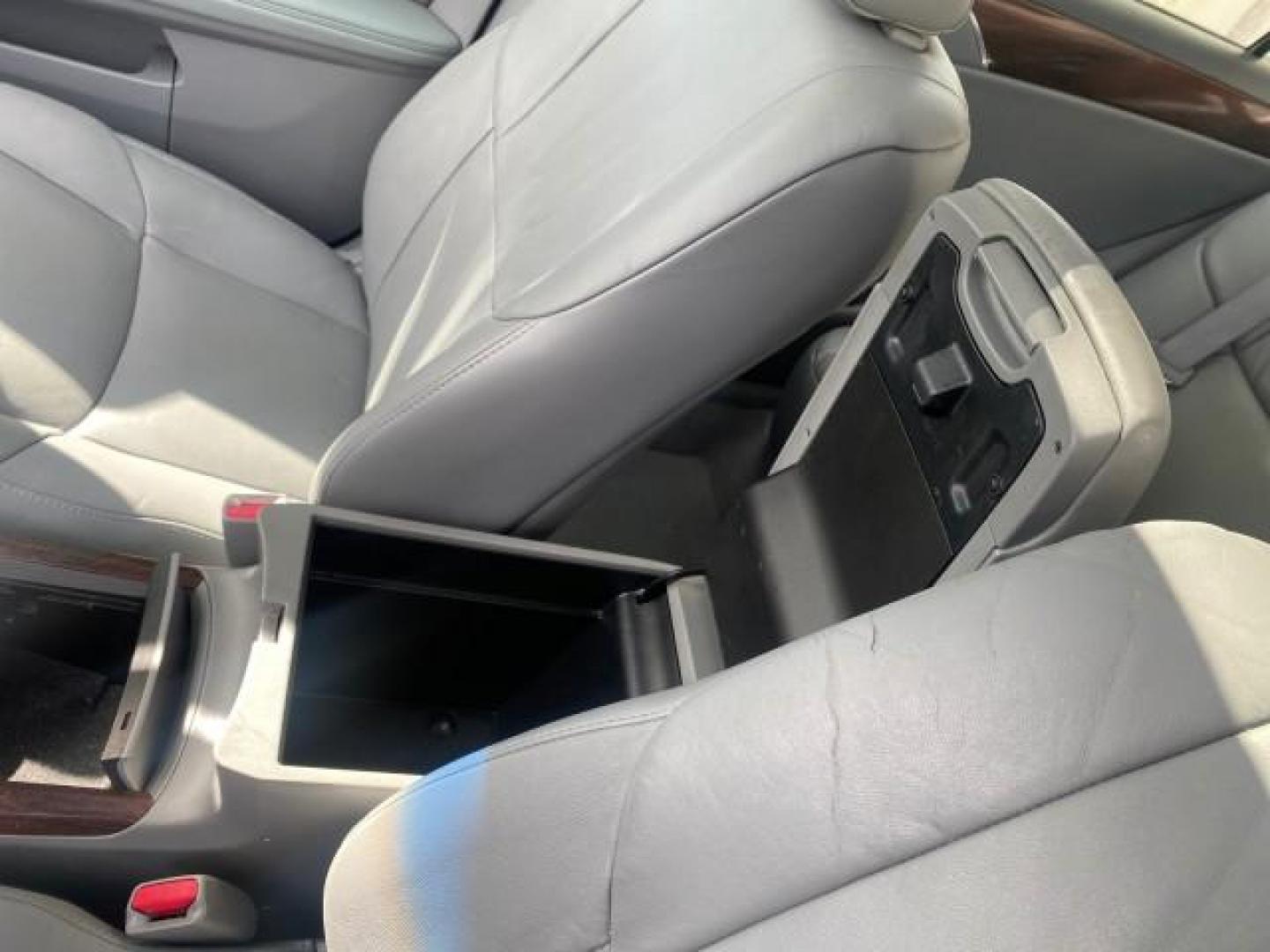 2009 Classic Silver Metallic /Graphite Toyota Avalon XLS LOW MILES 38,036 1 OWNER (4T1BK36B09U) with an 3.5L DOHC EFI 24-Valve V6 Engine engine, Automatic transmission, located at 4701 North Dixie Hwy, Pompano Beach, FL, 33064, (954) 422-2889, 26.240938, -80.123474 - OUR WEBPAGE FLORIDACARS1.COM HAS OVER 100 PHOTOS AND FREE CARFAX LINK 2009 TOYOTA AVALON XLS 1 OWNER FLORIDA SUNROOF LEATHER LIKE NEW VIN: 4T1BK36B09U347729 4 T 1 B K 3 6 B 0 9 U 3 4 7 7 2 9 SEDAN 4 DR 3.5L V6 F DOHC 24V GASOLINE 28 MPG FRONT WHEEL DRIVE Features ABS Brakes Air Conditioning Alloy Wh - Photo#68