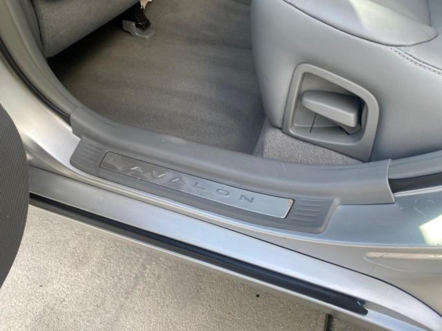 2009 Classic Silver Metallic /Graphite Toyota Avalon XLS LOW MILES 38,036 1 OWNER (4T1BK36B09U) with an 3.5L DOHC EFI 24-Valve V6 Engine engine, Automatic transmission, located at 4701 North Dixie Hwy, Pompano Beach, FL, 33064, (954) 422-2889, 26.240938, -80.123474 - OUR WEBPAGE FLORIDACARS1.COM HAS OVER 100 PHOTOS AND FREE CARFAX LINK 2009 TOYOTA AVALON XLS 1 OWNER FLORIDA SUNROOF LEATHER LIKE NEW VIN: 4T1BK36B09U347729 4 T 1 B K 3 6 B 0 9 U 3 4 7 7 2 9 SEDAN 4 DR 3.5L V6 F DOHC 24V GASOLINE 28 MPG FRONT WHEEL DRIVE Features ABS Brakes Air Conditioning Alloy Wh - Photo#80