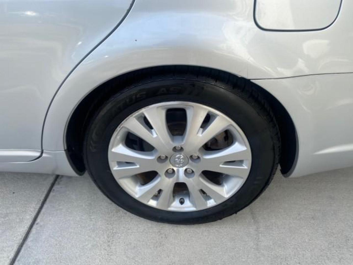 2009 Classic Silver Metallic /Graphite Toyota Avalon XLS LOW MILES 38,036 1 OWNER (4T1BK36B09U) with an 3.5L DOHC EFI 24-Valve V6 Engine engine, Automatic transmission, located at 4701 North Dixie Hwy, Pompano Beach, FL, 33064, (954) 422-2889, 26.240938, -80.123474 - OUR WEBPAGE FLORIDACARS1.COM HAS OVER 100 PHOTOS AND FREE CARFAX LINK 2009 TOYOTA AVALON XLS 1 OWNER FLORIDA SUNROOF LEATHER LIKE NEW VIN: 4T1BK36B09U347729 4 T 1 B K 3 6 B 0 9 U 3 4 7 7 2 9 SEDAN 4 DR 3.5L V6 F DOHC 24V GASOLINE 28 MPG FRONT WHEEL DRIVE Features ABS Brakes Air Conditioning Alloy Wh - Photo#90