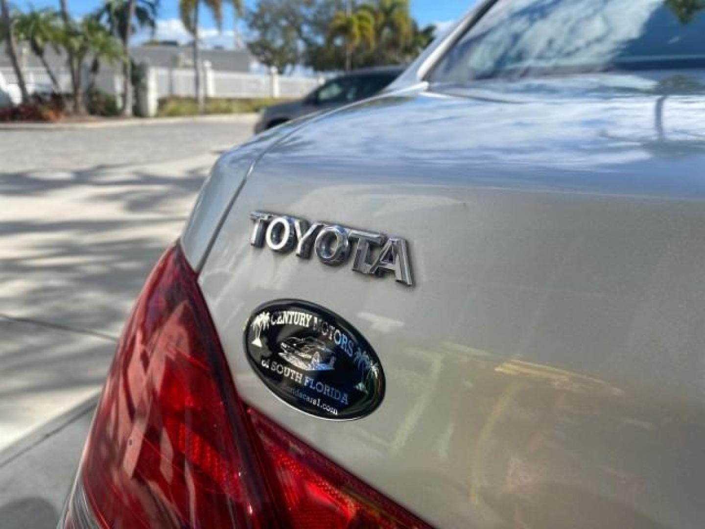 2009 Classic Silver Metallic /Graphite Toyota Avalon XLS LOW MILES 38,036 1 OWNER (4T1BK36B09U) with an 3.5L DOHC EFI 24-Valve V6 Engine engine, Automatic transmission, located at 4701 North Dixie Hwy, Pompano Beach, FL, 33064, (954) 422-2889, 26.240938, -80.123474 - OUR WEBPAGE FLORIDACARS1.COM HAS OVER 100 PHOTOS AND FREE CARFAX LINK 2009 TOYOTA AVALON XLS 1 OWNER FLORIDA SUNROOF LEATHER LIKE NEW VIN: 4T1BK36B09U347729 4 T 1 B K 3 6 B 0 9 U 3 4 7 7 2 9 SEDAN 4 DR 3.5L V6 F DOHC 24V GASOLINE 28 MPG FRONT WHEEL DRIVE Features ABS Brakes Air Conditioning Alloy Wh - Photo#96