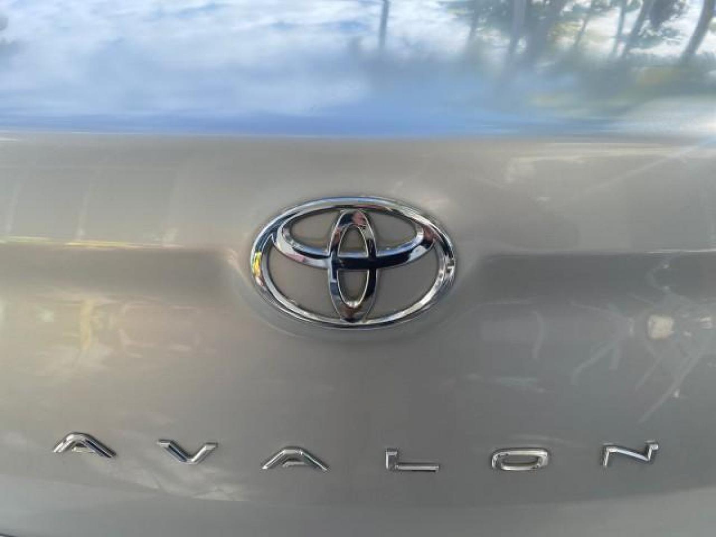 2009 Classic Silver Metallic /Graphite Toyota Avalon XLS LOW MILES 38,036 1 OWNER (4T1BK36B09U) with an 3.5L DOHC EFI 24-Valve V6 Engine engine, Automatic transmission, located at 4701 North Dixie Hwy, Pompano Beach, FL, 33064, (954) 422-2889, 26.240938, -80.123474 - OUR WEBPAGE FLORIDACARS1.COM HAS OVER 100 PHOTOS AND FREE CARFAX LINK 2009 TOYOTA AVALON XLS 1 OWNER FLORIDA SUNROOF LEATHER LIKE NEW VIN: 4T1BK36B09U347729 4 T 1 B K 3 6 B 0 9 U 3 4 7 7 2 9 SEDAN 4 DR 3.5L V6 F DOHC 24V GASOLINE 28 MPG FRONT WHEEL DRIVE Features ABS Brakes Air Conditioning Alloy Wh - Photo#97