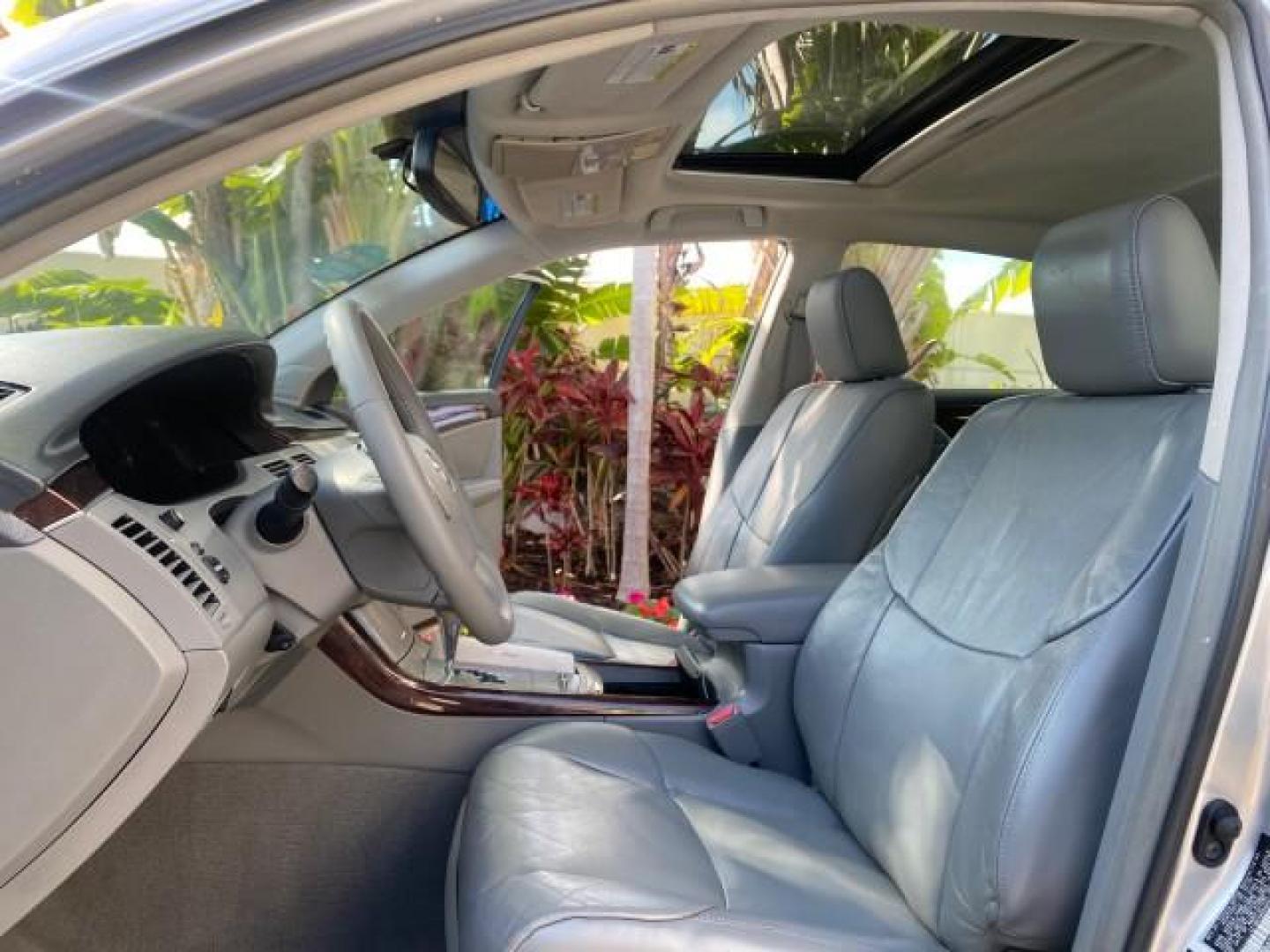 2009 Classic Silver Metallic /Graphite Toyota Avalon XLS LOW MILES 38,036 1 OWNER (4T1BK36B09U) with an 3.5L DOHC EFI 24-Valve V6 Engine engine, Automatic transmission, located at 4701 North Dixie Hwy, Pompano Beach, FL, 33064, (954) 422-2889, 26.240938, -80.123474 - OUR WEBPAGE FLORIDACARS1.COM HAS OVER 100 PHOTOS AND FREE CARFAX LINK 2009 TOYOTA AVALON XLS 1 OWNER FLORIDA SUNROOF LEATHER LIKE NEW VIN: 4T1BK36B09U347729 4 T 1 B K 3 6 B 0 9 U 3 4 7 7 2 9 SEDAN 4 DR 3.5L V6 F DOHC 24V GASOLINE 28 MPG FRONT WHEEL DRIVE Features ABS Brakes Air Conditioning Alloy Wh - Photo#10