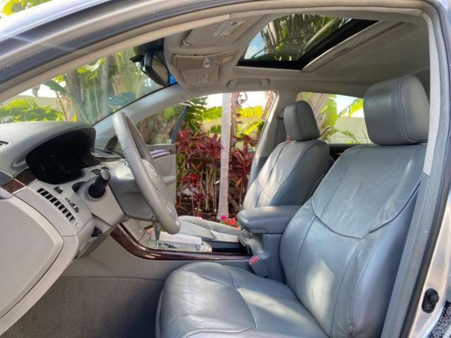 2009 Classic Silver Metallic /Graphite Toyota Avalon XLS LOW MILES 38,036 1 OWNER (4T1BK36B09U) with an 3.5L DOHC EFI 24-Valve V6 Engine engine, Automatic transmission, located at 4701 North Dixie Hwy, Pompano Beach, FL, 33064, (954) 422-2889, 26.240938, -80.123474 - OUR WEBPAGE FLORIDACARS1.COM HAS OVER 100 PHOTOS AND FREE CARFAX LINK 2009 TOYOTA AVALON XLS 1 OWNER FLORIDA SUNROOF LEATHER LIKE NEW VIN: 4T1BK36B09U347729 4 T 1 B K 3 6 B 0 9 U 3 4 7 7 2 9 SEDAN 4 DR 3.5L V6 F DOHC 24V GASOLINE 28 MPG FRONT WHEEL DRIVE Features ABS Brakes Air Conditioning Alloy Wh - Photo#43