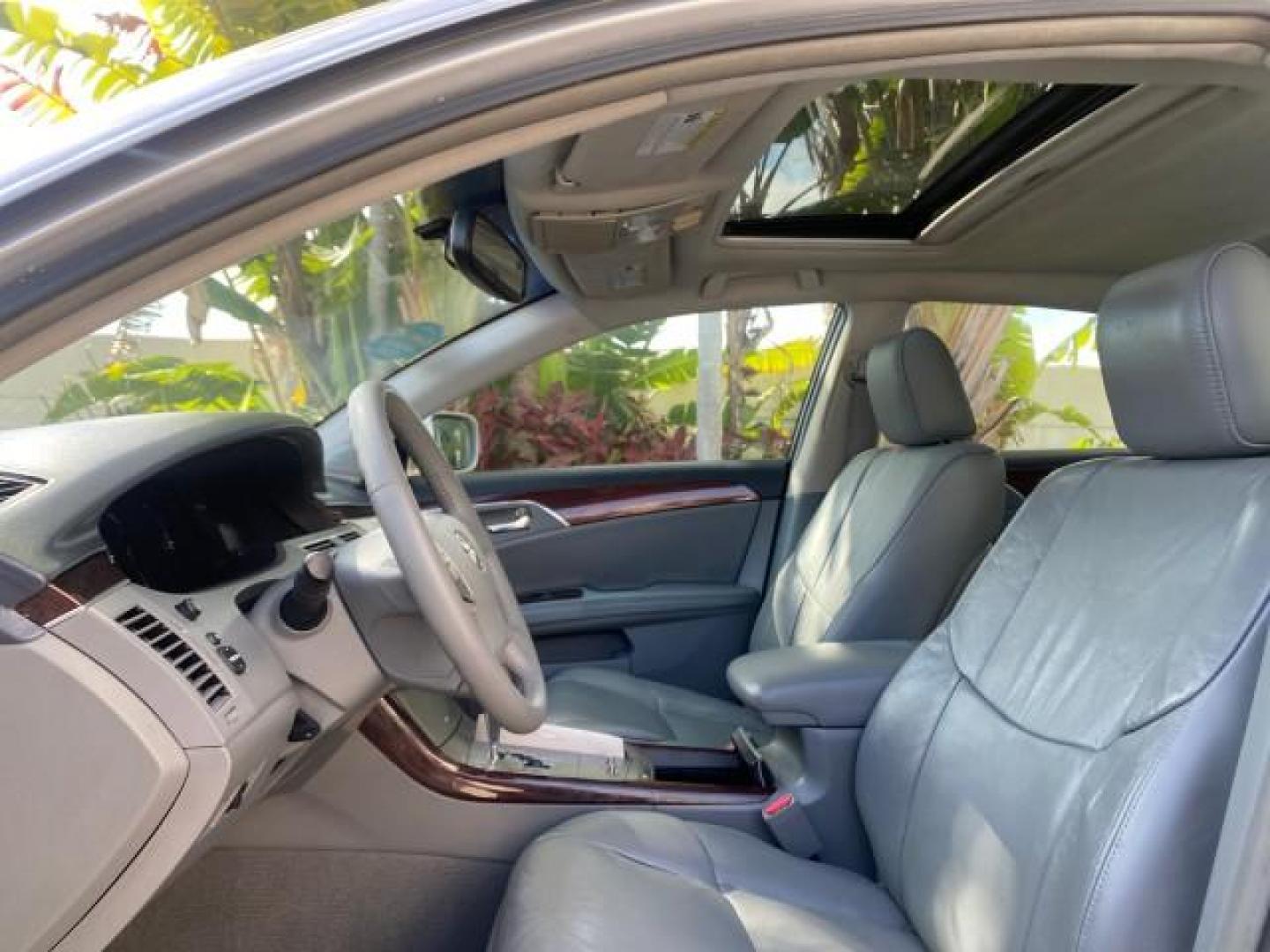 2009 Classic Silver Metallic /Graphite Toyota Avalon XLS LOW MILES 38,036 1 OWNER (4T1BK36B09U) with an 3.5L DOHC EFI 24-Valve V6 Engine engine, Automatic transmission, located at 4701 North Dixie Hwy, Pompano Beach, FL, 33064, (954) 422-2889, 26.240938, -80.123474 - OUR WEBPAGE FLORIDACARS1.COM HAS OVER 100 PHOTOS AND FREE CARFAX LINK 2009 TOYOTA AVALON XLS 1 OWNER FLORIDA SUNROOF LEATHER LIKE NEW VIN: 4T1BK36B09U347729 4 T 1 B K 3 6 B 0 9 U 3 4 7 7 2 9 SEDAN 4 DR 3.5L V6 F DOHC 24V GASOLINE 28 MPG FRONT WHEEL DRIVE Features ABS Brakes Air Conditioning Alloy Wh - Photo#45