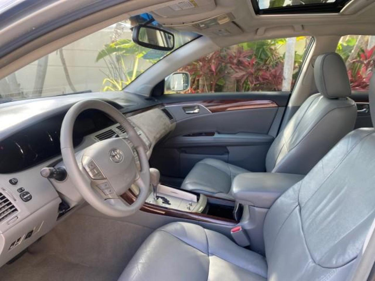 2009 Classic Silver Metallic /Graphite Toyota Avalon XLS LOW MILES 38,036 1 OWNER (4T1BK36B09U) with an 3.5L DOHC EFI 24-Valve V6 Engine engine, Automatic transmission, located at 4701 North Dixie Hwy, Pompano Beach, FL, 33064, (954) 422-2889, 26.240938, -80.123474 - OUR WEBPAGE FLORIDACARS1.COM HAS OVER 100 PHOTOS AND FREE CARFAX LINK 2009 TOYOTA AVALON XLS 1 OWNER FLORIDA SUNROOF LEATHER LIKE NEW VIN: 4T1BK36B09U347729 4 T 1 B K 3 6 B 0 9 U 3 4 7 7 2 9 SEDAN 4 DR 3.5L V6 F DOHC 24V GASOLINE 28 MPG FRONT WHEEL DRIVE Features ABS Brakes Air Conditioning Alloy Wh - Photo#46