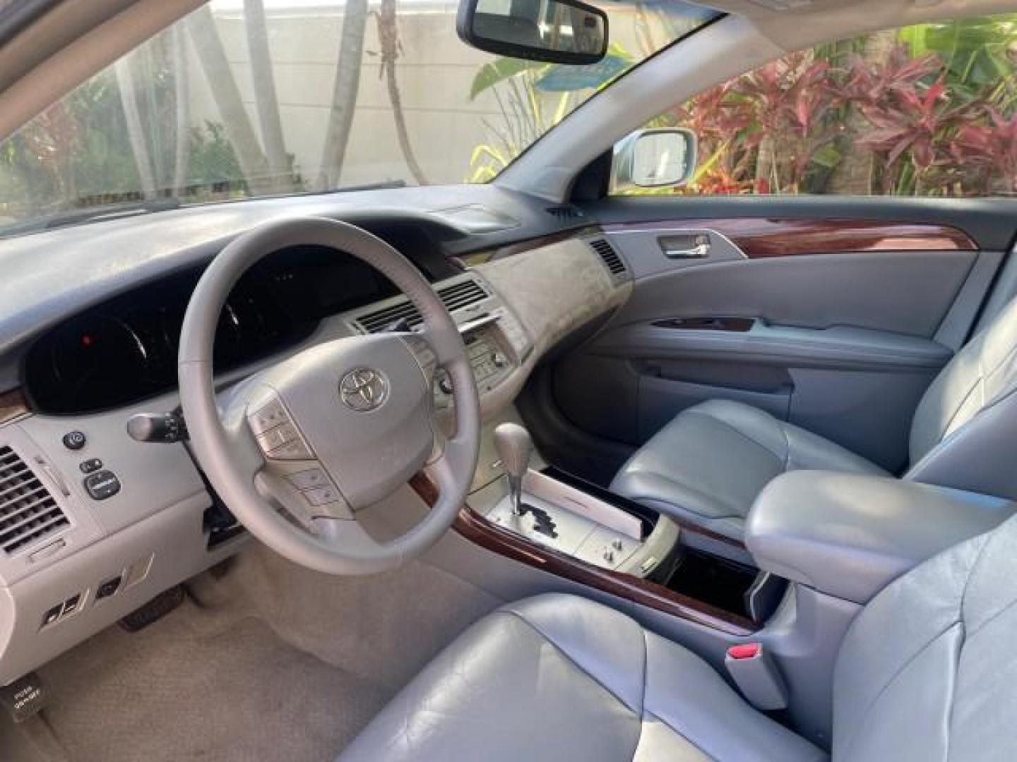 2009 Classic Silver Metallic /Graphite Toyota Avalon XLS LOW MILES 38,036 1 OWNER (4T1BK36B09U) with an 3.5L DOHC EFI 24-Valve V6 Engine engine, Automatic transmission, located at 4701 North Dixie Hwy, Pompano Beach, FL, 33064, (954) 422-2889, 26.240938, -80.123474 - OUR WEBPAGE FLORIDACARS1.COM HAS OVER 100 PHOTOS AND FREE CARFAX LINK 2009 TOYOTA AVALON XLS 1 OWNER FLORIDA SUNROOF LEATHER LIKE NEW VIN: 4T1BK36B09U347729 4 T 1 B K 3 6 B 0 9 U 3 4 7 7 2 9 SEDAN 4 DR 3.5L V6 F DOHC 24V GASOLINE 28 MPG FRONT WHEEL DRIVE Features ABS Brakes Air Conditioning Alloy Wh - Photo#47
