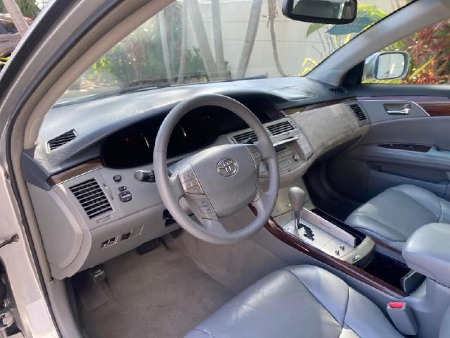 2009 Classic Silver Metallic /Graphite Toyota Avalon XLS LOW MILES 38,036 1 OWNER (4T1BK36B09U) with an 3.5L DOHC EFI 24-Valve V6 Engine engine, Automatic transmission, located at 4701 North Dixie Hwy, Pompano Beach, FL, 33064, (954) 422-2889, 26.240938, -80.123474 - OUR WEBPAGE FLORIDACARS1.COM HAS OVER 100 PHOTOS AND FREE CARFAX LINK 2009 TOYOTA AVALON XLS 1 OWNER FLORIDA SUNROOF LEATHER LIKE NEW VIN: 4T1BK36B09U347729 4 T 1 B K 3 6 B 0 9 U 3 4 7 7 2 9 SEDAN 4 DR 3.5L V6 F DOHC 24V GASOLINE 28 MPG FRONT WHEEL DRIVE Features ABS Brakes Air Conditioning Alloy Wh - Photo#49