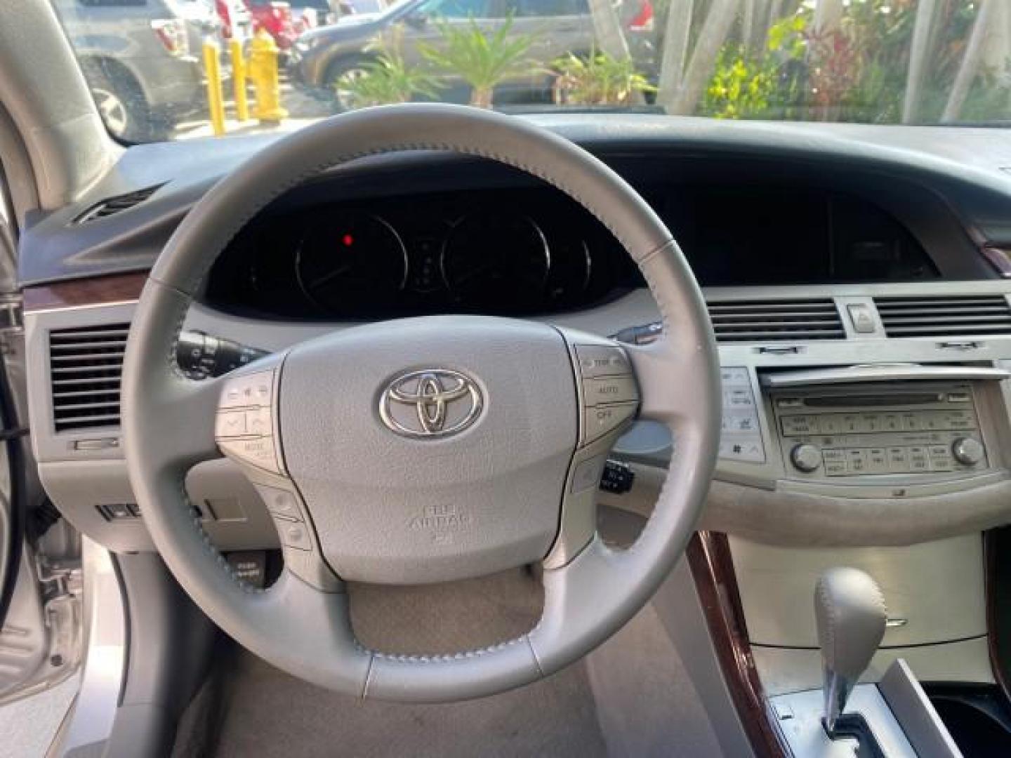 2009 Classic Silver Metallic /Graphite Toyota Avalon XLS LOW MILES 38,036 1 OWNER (4T1BK36B09U) with an 3.5L DOHC EFI 24-Valve V6 Engine engine, Automatic transmission, located at 4701 North Dixie Hwy, Pompano Beach, FL, 33064, (954) 422-2889, 26.240938, -80.123474 - OUR WEBPAGE FLORIDACARS1.COM HAS OVER 100 PHOTOS AND FREE CARFAX LINK 2009 TOYOTA AVALON XLS 1 OWNER FLORIDA SUNROOF LEATHER LIKE NEW VIN: 4T1BK36B09U347729 4 T 1 B K 3 6 B 0 9 U 3 4 7 7 2 9 SEDAN 4 DR 3.5L V6 F DOHC 24V GASOLINE 28 MPG FRONT WHEEL DRIVE Features ABS Brakes Air Conditioning Alloy Wh - Photo#50
