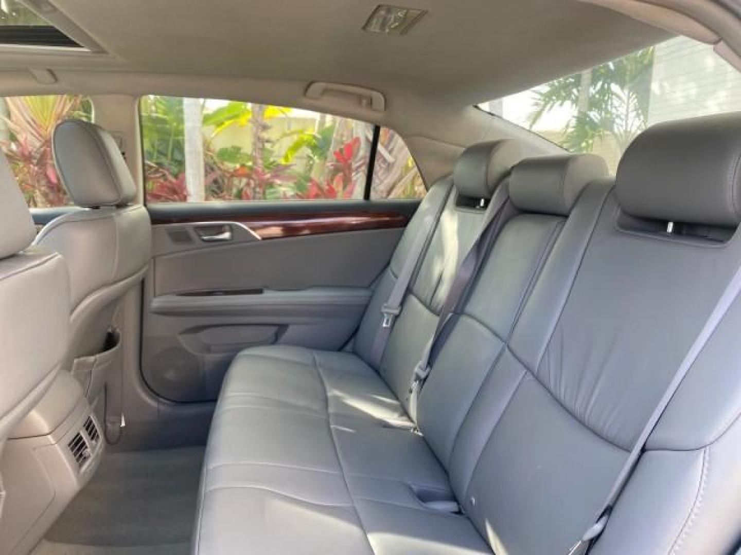 2009 Classic Silver Metallic /Graphite Toyota Avalon XLS LOW MILES 38,036 1 OWNER (4T1BK36B09U) with an 3.5L DOHC EFI 24-Valve V6 Engine engine, Automatic transmission, located at 4701 North Dixie Hwy, Pompano Beach, FL, 33064, (954) 422-2889, 26.240938, -80.123474 - OUR WEBPAGE FLORIDACARS1.COM HAS OVER 100 PHOTOS AND FREE CARFAX LINK 2009 TOYOTA AVALON XLS 1 OWNER FLORIDA SUNROOF LEATHER LIKE NEW VIN: 4T1BK36B09U347729 4 T 1 B K 3 6 B 0 9 U 3 4 7 7 2 9 SEDAN 4 DR 3.5L V6 F DOHC 24V GASOLINE 28 MPG FRONT WHEEL DRIVE Features ABS Brakes Air Conditioning Alloy Wh - Photo#81