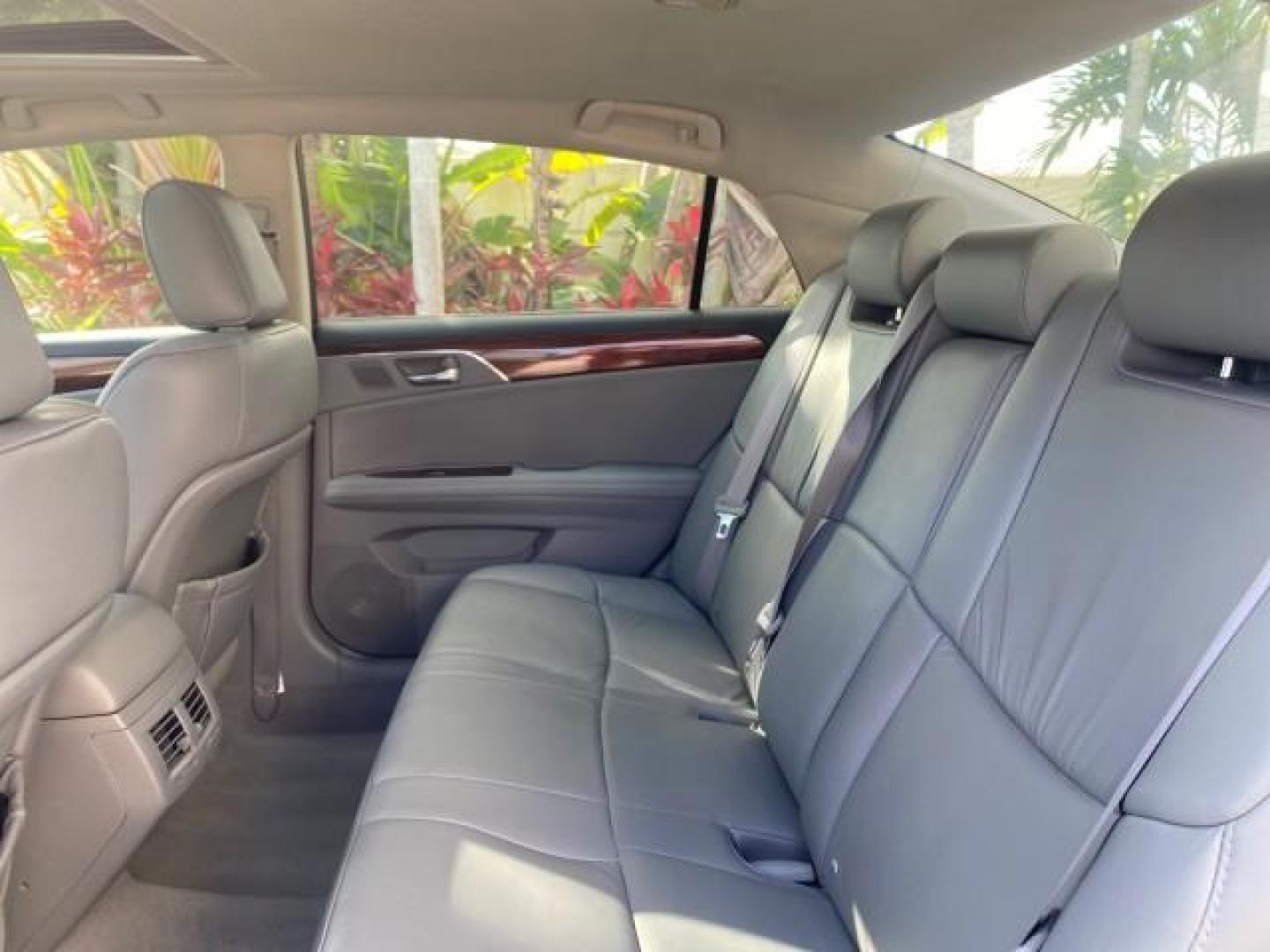 2009 Classic Silver Metallic /Graphite Toyota Avalon XLS LOW MILES 38,036 1 OWNER (4T1BK36B09U) with an 3.5L DOHC EFI 24-Valve V6 Engine engine, Automatic transmission, located at 4701 North Dixie Hwy, Pompano Beach, FL, 33064, (954) 422-2889, 26.240938, -80.123474 - OUR WEBPAGE FLORIDACARS1.COM HAS OVER 100 PHOTOS AND FREE CARFAX LINK 2009 TOYOTA AVALON XLS 1 OWNER FLORIDA SUNROOF LEATHER LIKE NEW VIN: 4T1BK36B09U347729 4 T 1 B K 3 6 B 0 9 U 3 4 7 7 2 9 SEDAN 4 DR 3.5L V6 F DOHC 24V GASOLINE 28 MPG FRONT WHEEL DRIVE Features ABS Brakes Air Conditioning Alloy Wh - Photo#82