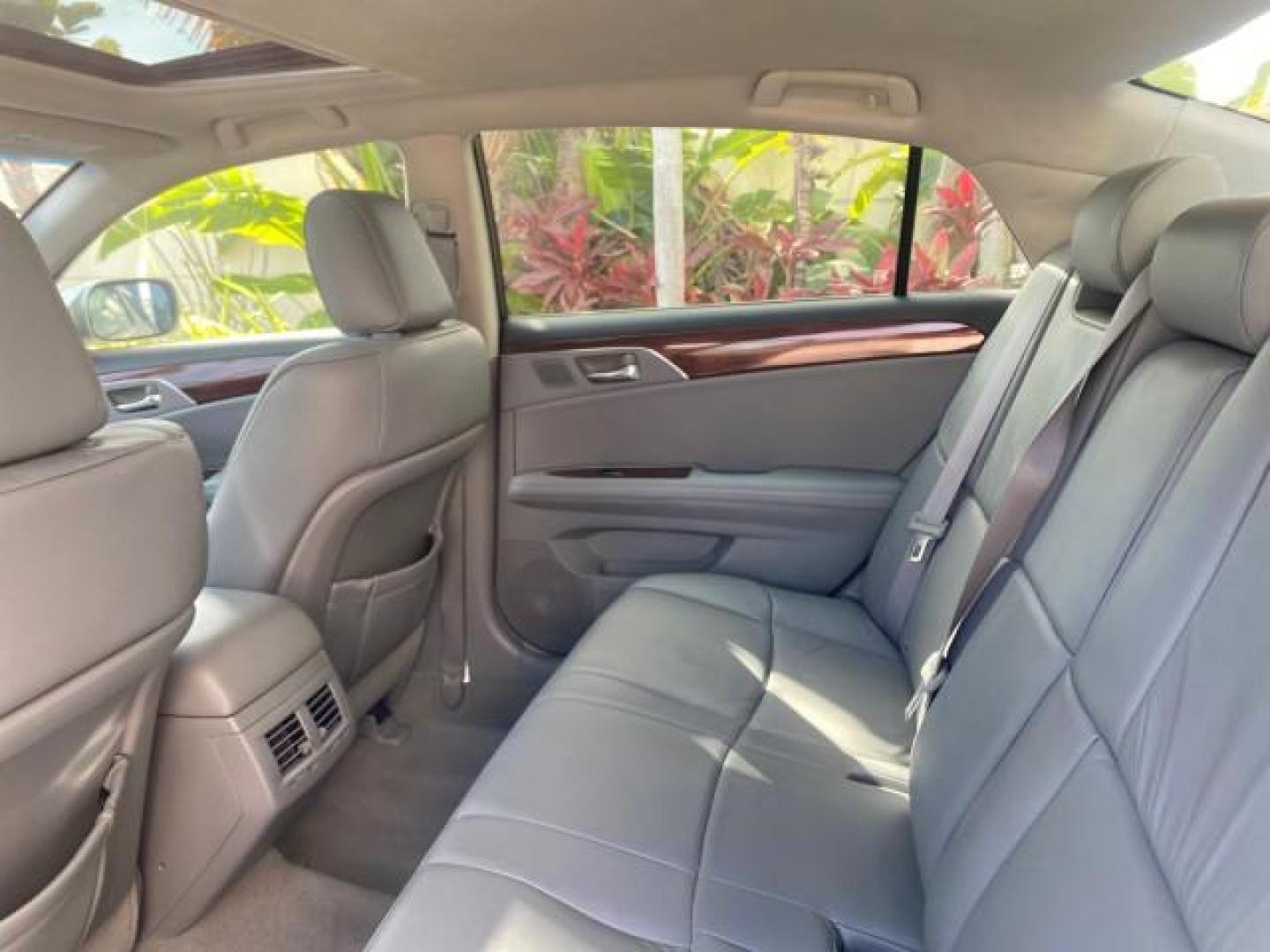 2009 Classic Silver Metallic /Graphite Toyota Avalon XLS LOW MILES 38,036 1 OWNER (4T1BK36B09U) with an 3.5L DOHC EFI 24-Valve V6 Engine engine, Automatic transmission, located at 4701 North Dixie Hwy, Pompano Beach, FL, 33064, (954) 422-2889, 26.240938, -80.123474 - OUR WEBPAGE FLORIDACARS1.COM HAS OVER 100 PHOTOS AND FREE CARFAX LINK 2009 TOYOTA AVALON XLS 1 OWNER FLORIDA SUNROOF LEATHER LIKE NEW VIN: 4T1BK36B09U347729 4 T 1 B K 3 6 B 0 9 U 3 4 7 7 2 9 SEDAN 4 DR 3.5L V6 F DOHC 24V GASOLINE 28 MPG FRONT WHEEL DRIVE Features ABS Brakes Air Conditioning Alloy Wh - Photo#83