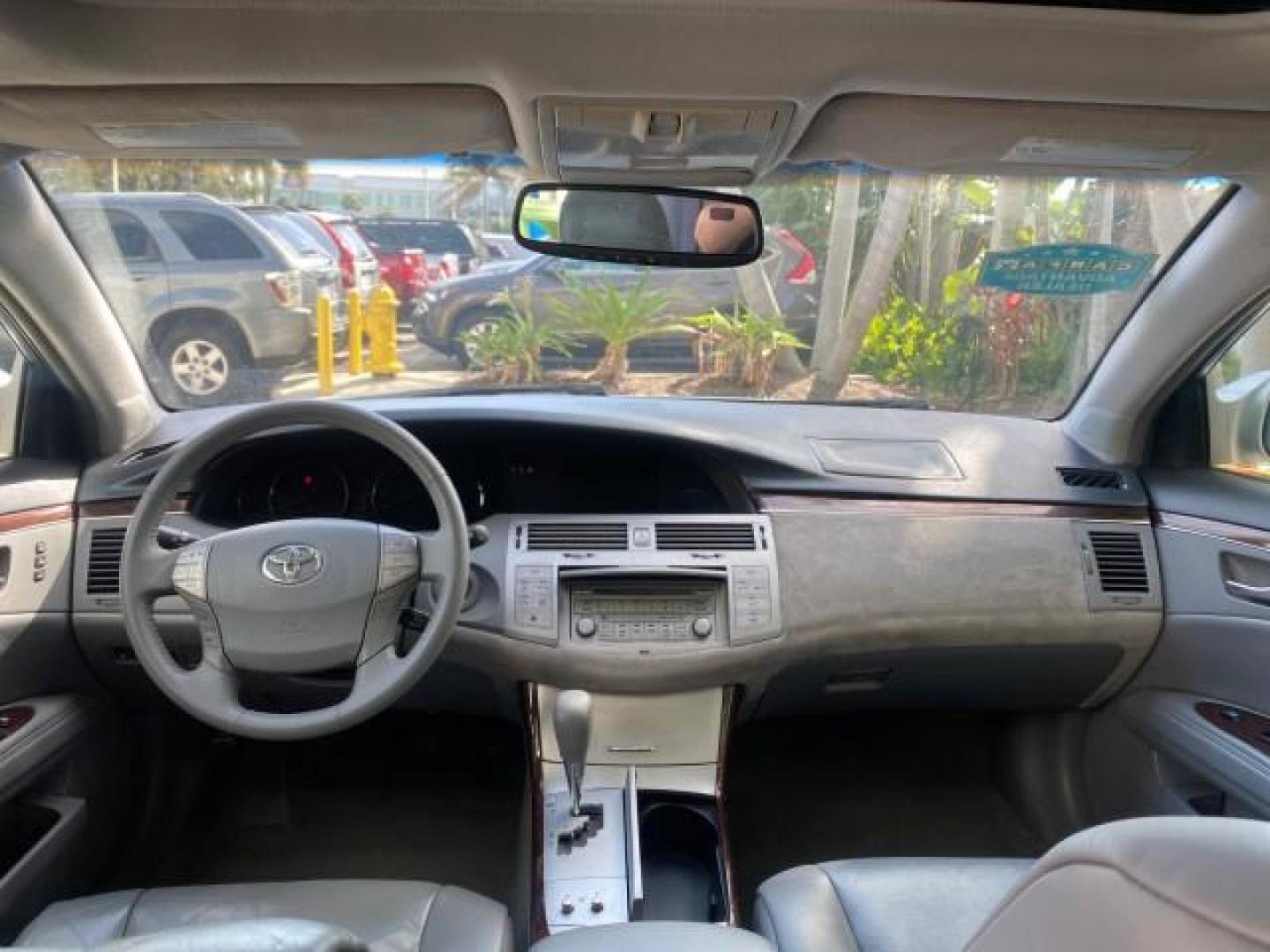 2009 Classic Silver Metallic /Graphite Toyota Avalon XLS LOW MILES 38,036 1 OWNER (4T1BK36B09U) with an 3.5L DOHC EFI 24-Valve V6 Engine engine, Automatic transmission, located at 4701 North Dixie Hwy, Pompano Beach, FL, 33064, (954) 422-2889, 26.240938, -80.123474 - OUR WEBPAGE FLORIDACARS1.COM HAS OVER 100 PHOTOS AND FREE CARFAX LINK 2009 TOYOTA AVALON XLS 1 OWNER FLORIDA SUNROOF LEATHER LIKE NEW VIN: 4T1BK36B09U347729 4 T 1 B K 3 6 B 0 9 U 3 4 7 7 2 9 SEDAN 4 DR 3.5L V6 F DOHC 24V GASOLINE 28 MPG FRONT WHEEL DRIVE Features ABS Brakes Air Conditioning Alloy Wh - Photo#85