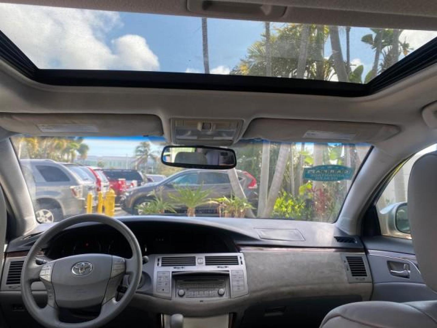 2009 Classic Silver Metallic /Graphite Toyota Avalon XLS LOW MILES 38,036 1 OWNER (4T1BK36B09U) with an 3.5L DOHC EFI 24-Valve V6 Engine engine, Automatic transmission, located at 4701 North Dixie Hwy, Pompano Beach, FL, 33064, (954) 422-2889, 26.240938, -80.123474 - OUR WEBPAGE FLORIDACARS1.COM HAS OVER 100 PHOTOS AND FREE CARFAX LINK 2009 TOYOTA AVALON XLS 1 OWNER FLORIDA SUNROOF LEATHER LIKE NEW VIN: 4T1BK36B09U347729 4 T 1 B K 3 6 B 0 9 U 3 4 7 7 2 9 SEDAN 4 DR 3.5L V6 F DOHC 24V GASOLINE 28 MPG FRONT WHEEL DRIVE Features ABS Brakes Air Conditioning Alloy Wh - Photo#86