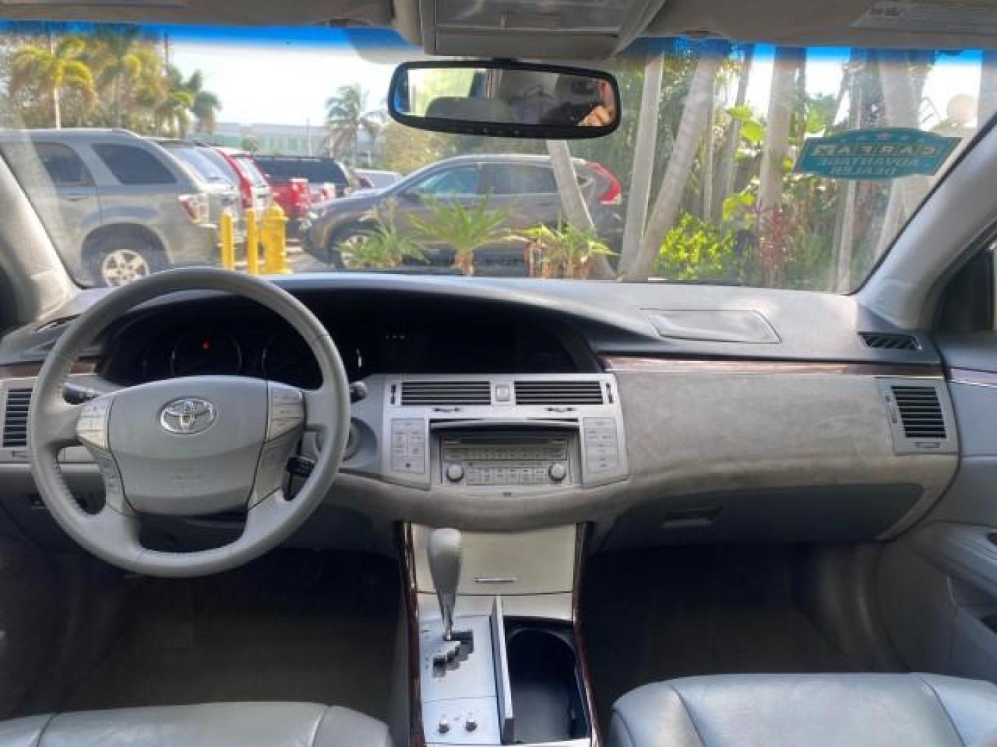 2009 Classic Silver Metallic /Graphite Toyota Avalon XLS LOW MILES 38,036 1 OWNER (4T1BK36B09U) with an 3.5L DOHC EFI 24-Valve V6 Engine engine, Automatic transmission, located at 4701 North Dixie Hwy, Pompano Beach, FL, 33064, (954) 422-2889, 26.240938, -80.123474 - OUR WEBPAGE FLORIDACARS1.COM HAS OVER 100 PHOTOS AND FREE CARFAX LINK 2009 TOYOTA AVALON XLS 1 OWNER FLORIDA SUNROOF LEATHER LIKE NEW VIN: 4T1BK36B09U347729 4 T 1 B K 3 6 B 0 9 U 3 4 7 7 2 9 SEDAN 4 DR 3.5L V6 F DOHC 24V GASOLINE 28 MPG FRONT WHEEL DRIVE Features ABS Brakes Air Conditioning Alloy Wh - Photo#87