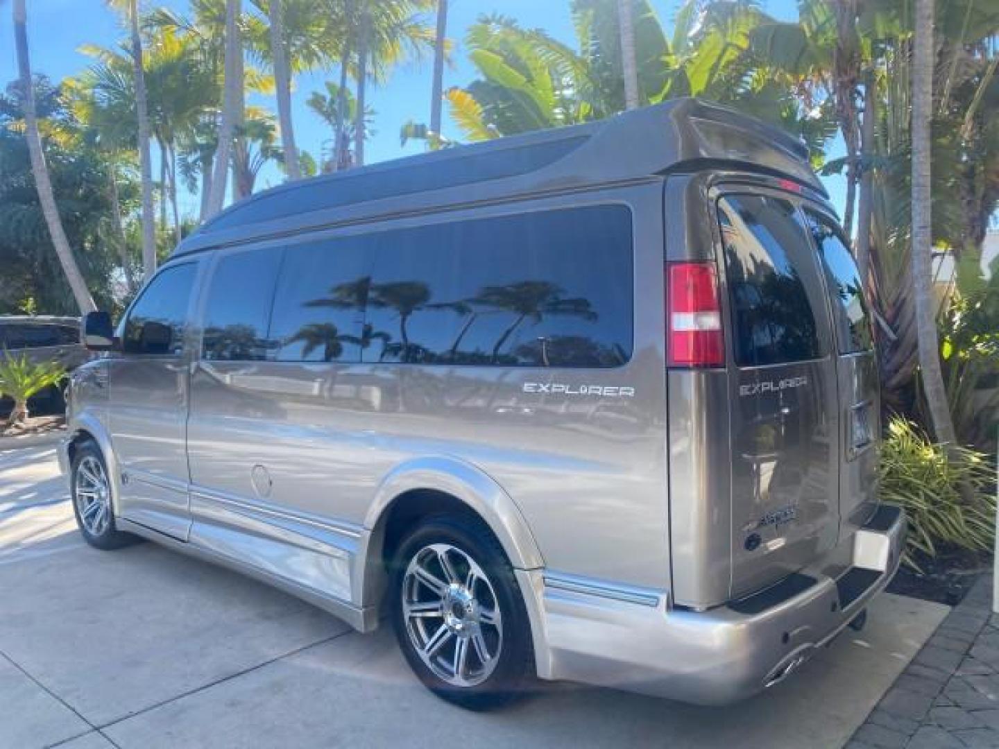 2016 Brownstone Metallic /Neutral Chevrolet 2500 EXPLORER HITOP CONVERSION VAN LOW MILES 33,268 (1GCWGAFG6G1) with an 6.0L Vortec 1000 V8 SFI Flex-Fuel Engine engine, Automatic transmission, located at 4701 North Dixie Hwy, Pompano Beach, FL, 33064, (954) 422-2889, 26.240938, -80.123474 - OUR WEBPAGE FLORIDACARS1.COM HAS OVER 100 PHOTOS AND FREE CARFAX LINK 2016 CHEVROLET EXPRESS 2500 CONVERSION VAN HIGH TOP EXPLORER CONVERSION VIN: 1GCWGAFG6G1140770 1 G C W G A F G 6 G 1 1 4 0 7 7 0 VAN 6.0L V8 F OHV 16V FLEX FUEL REAR WHEEL DRIVE Features ABS Brakes Air Conditioning Alloy Wheels AM - Photo#33