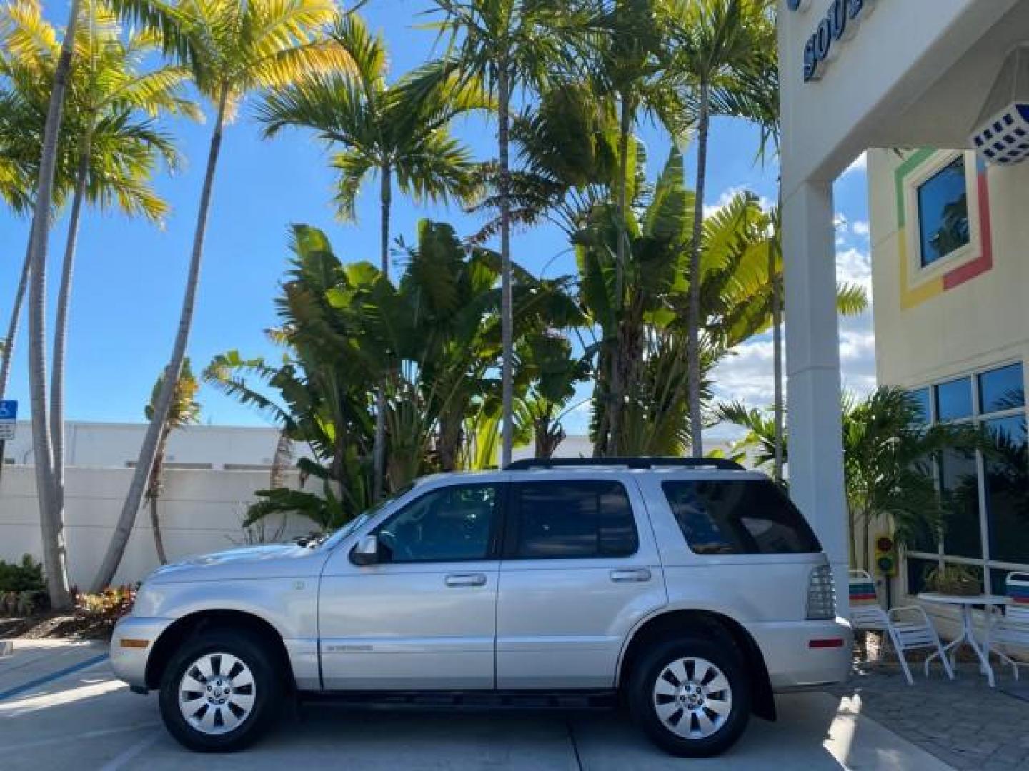 2010 Brilliant Silver Metallic /Charcoal Black Mercury Mountaineer 1 OWNER LOW MILES 78,753 (4M2EN3HE6AU) with an 4.0L SOHC 12-Valve V6 Engine engine, Automatic transmission, located at 4701 North Dixie Hwy, Pompano Beach, FL, 33064, (954) 422-2889, 26.240938, -80.123474 - OUR WEBPAGE FLORIDACARS1.COM HAS OVER 100 PHOTOS AND FREE CARFAX LINK 2010 MERCURY MOUNTAINEER 1 OWNER FLORIDA VIN: 4M2EN3HE6AUJ00892 4 M 2 E N 3 H E 6 A U J 0 0 8 9 2 4 DOOR WAGON/SPORT UTILITY 4.0L V6 F SOHC 12V GASOLINE 20 MPG FRONT WHEEL DRIVE Features ABS Brakes Air Conditioning Alloy Wheels AM - Photo#4