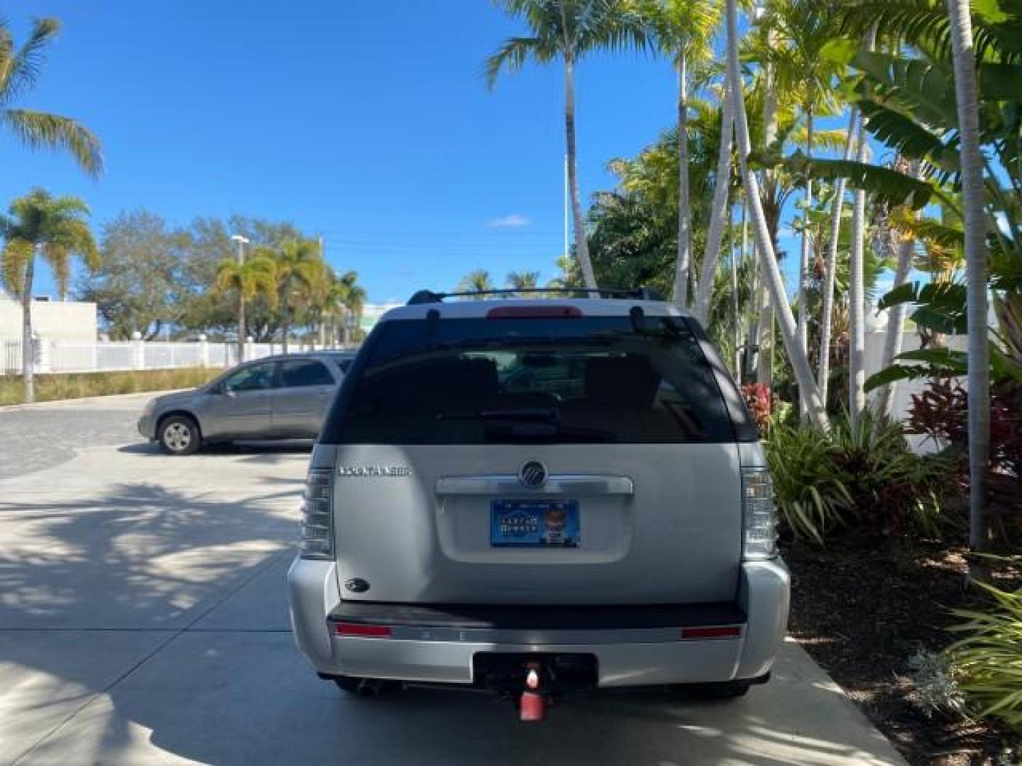 2010 Brilliant Silver Metallic /Charcoal Black Mercury Mountaineer 1 OWNER LOW MILES 78,753 (4M2EN3HE6AU) with an 4.0L SOHC 12-Valve V6 Engine engine, Automatic transmission, located at 4701 North Dixie Hwy, Pompano Beach, FL, 33064, (954) 422-2889, 26.240938, -80.123474 - OUR WEBPAGE FLORIDACARS1.COM HAS OVER 100 PHOTOS AND FREE CARFAX LINK 2010 MERCURY MOUNTAINEER 1 OWNER FLORIDA VIN: 4M2EN3HE6AUJ00892 4 M 2 E N 3 H E 6 A U J 0 0 8 9 2 4 DOOR WAGON/SPORT UTILITY 4.0L V6 F SOHC 12V GASOLINE 20 MPG FRONT WHEEL DRIVE Features ABS Brakes Air Conditioning Alloy Wheels AM - Photo#6