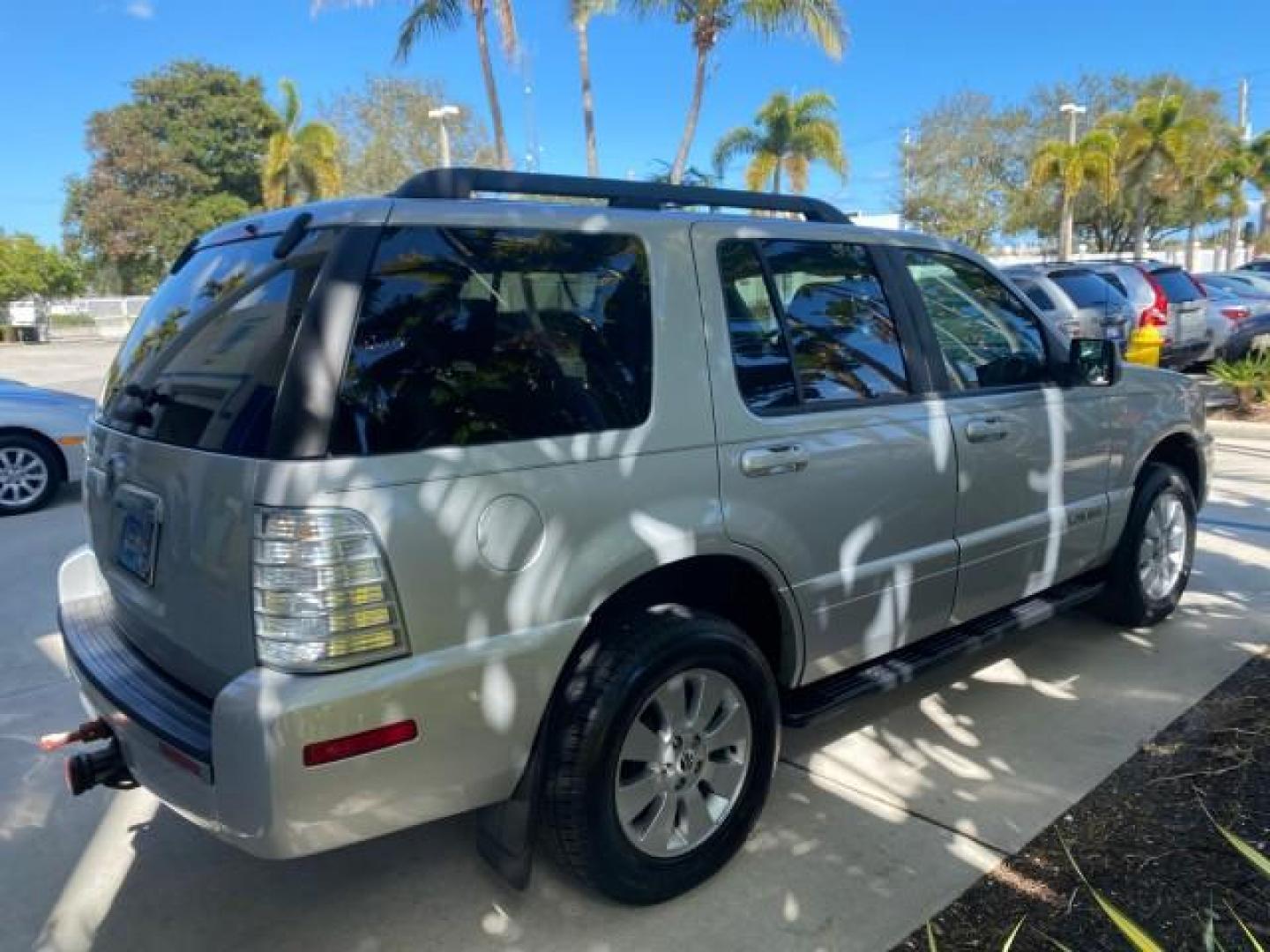 2010 Brilliant Silver Metallic /Charcoal Black Mercury Mountaineer 1 OWNER LOW MILES 78,753 (4M2EN3HE6AU) with an 4.0L SOHC 12-Valve V6 Engine engine, Automatic transmission, located at 4701 North Dixie Hwy, Pompano Beach, FL, 33064, (954) 422-2889, 26.240938, -80.123474 - OUR WEBPAGE FLORIDACARS1.COM HAS OVER 100 PHOTOS AND FREE CARFAX LINK 2010 MERCURY MOUNTAINEER 1 OWNER FLORIDA VIN: 4M2EN3HE6AUJ00892 4 M 2 E N 3 H E 6 A U J 0 0 8 9 2 4 DOOR WAGON/SPORT UTILITY 4.0L V6 F SOHC 12V GASOLINE 20 MPG FRONT WHEEL DRIVE Features ABS Brakes Air Conditioning Alloy Wheels AM - Photo#7