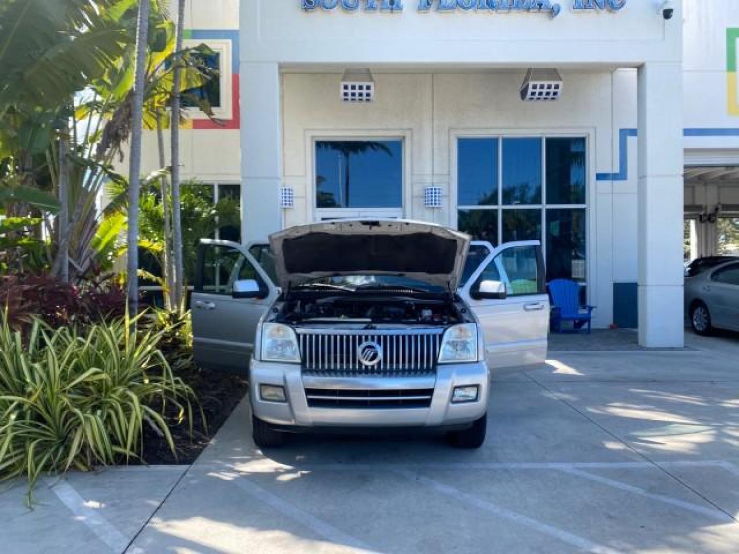 2010 Brilliant Silver Metallic /Charcoal Black Mercury Mountaineer 1 OWNER LOW MILES 78,753 (4M2EN3HE6AU) with an 4.0L SOHC 12-Valve V6 Engine engine, Automatic transmission, located at 4701 North Dixie Hwy, Pompano Beach, FL, 33064, (954) 422-2889, 26.240938, -80.123474 - OUR WEBPAGE FLORIDACARS1.COM HAS OVER 100 PHOTOS AND FREE CARFAX LINK 2010 MERCURY MOUNTAINEER 1 OWNER FLORIDA VIN: 4M2EN3HE6AUJ00892 4 M 2 E N 3 H E 6 A U J 0 0 8 9 2 4 DOOR WAGON/SPORT UTILITY 4.0L V6 F SOHC 12V GASOLINE 20 MPG FRONT WHEEL DRIVE Features ABS Brakes Air Conditioning Alloy Wheels AM - Photo#16