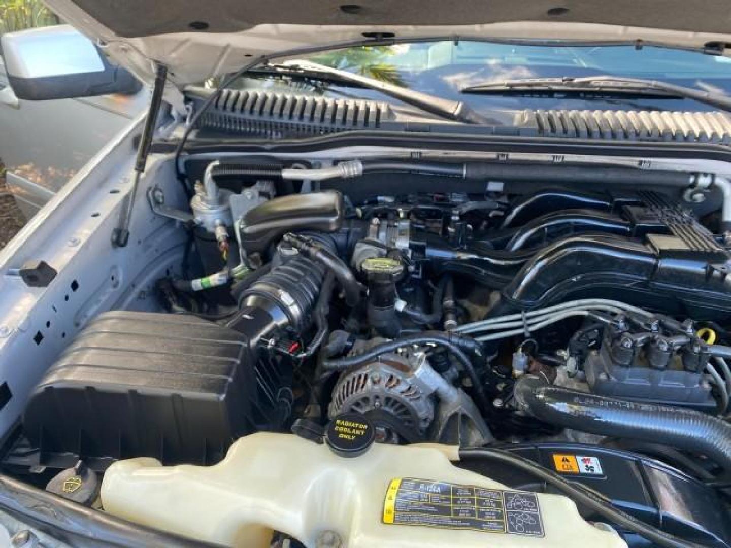 2010 Brilliant Silver Metallic /Charcoal Black Mercury Mountaineer 1 OWNER LOW MILES 78,753 (4M2EN3HE6AU) with an 4.0L SOHC 12-Valve V6 Engine engine, Automatic transmission, located at 4701 North Dixie Hwy, Pompano Beach, FL, 33064, (954) 422-2889, 26.240938, -80.123474 - OUR WEBPAGE FLORIDACARS1.COM HAS OVER 100 PHOTOS AND FREE CARFAX LINK 2010 MERCURY MOUNTAINEER 1 OWNER FLORIDA VIN: 4M2EN3HE6AUJ00892 4 M 2 E N 3 H E 6 A U J 0 0 8 9 2 4 DOOR WAGON/SPORT UTILITY 4.0L V6 F SOHC 12V GASOLINE 20 MPG FRONT WHEEL DRIVE Features ABS Brakes Air Conditioning Alloy Wheels AM - Photo#24