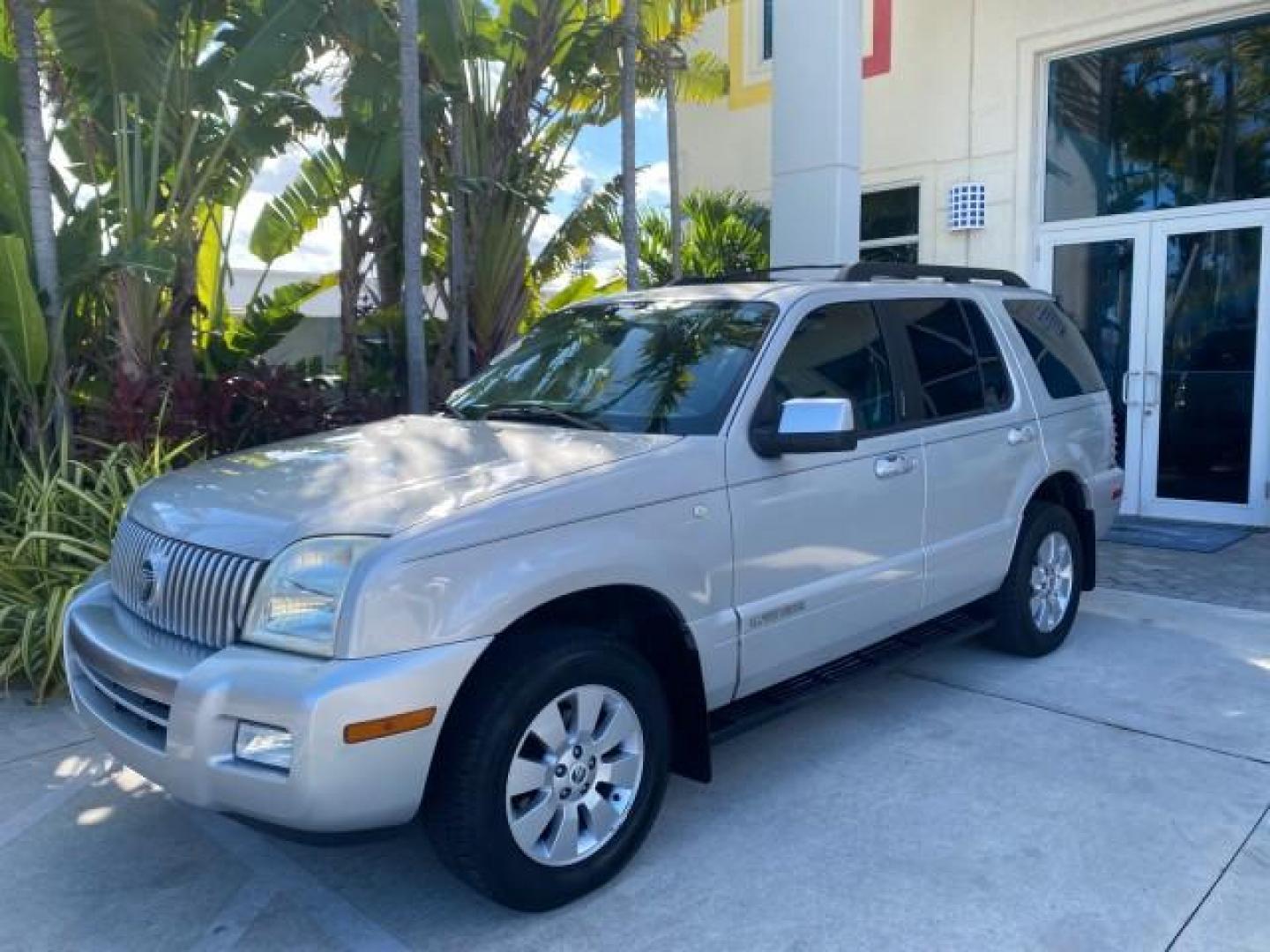 2010 Brilliant Silver Metallic /Charcoal Black Mercury Mountaineer 1 OWNER LOW MILES 78,753 (4M2EN3HE6AU) with an 4.0L SOHC 12-Valve V6 Engine engine, Automatic transmission, located at 4701 North Dixie Hwy, Pompano Beach, FL, 33064, (954) 422-2889, 26.240938, -80.123474 - OUR WEBPAGE FLORIDACARS1.COM HAS OVER 100 PHOTOS AND FREE CARFAX LINK 2010 MERCURY MOUNTAINEER 1 OWNER FLORIDA VIN: 4M2EN3HE6AUJ00892 4 M 2 E N 3 H E 6 A U J 0 0 8 9 2 4 DOOR WAGON/SPORT UTILITY 4.0L V6 F SOHC 12V GASOLINE 20 MPG FRONT WHEEL DRIVE Features ABS Brakes Air Conditioning Alloy Wheels AM - Photo#29