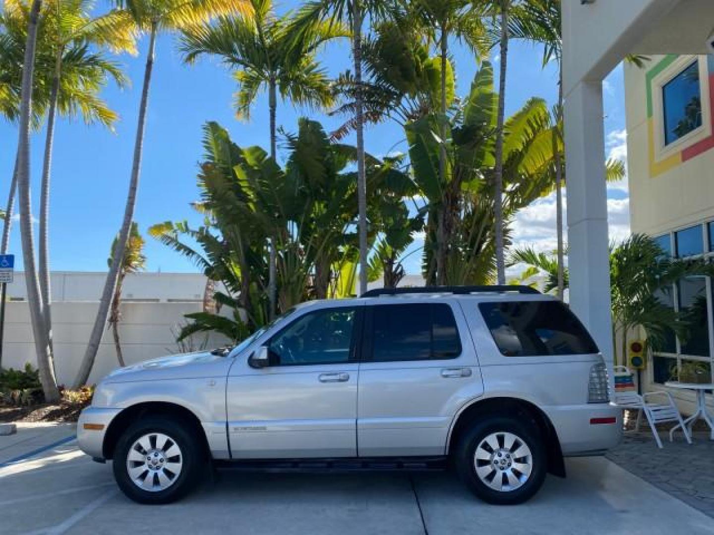 2010 Brilliant Silver Metallic /Charcoal Black Mercury Mountaineer 1 OWNER LOW MILES 78,753 (4M2EN3HE6AU) with an 4.0L SOHC 12-Valve V6 Engine engine, Automatic transmission, located at 4701 North Dixie Hwy, Pompano Beach, FL, 33064, (954) 422-2889, 26.240938, -80.123474 - OUR WEBPAGE FLORIDACARS1.COM HAS OVER 100 PHOTOS AND FREE CARFAX LINK 2010 MERCURY MOUNTAINEER 1 OWNER FLORIDA VIN: 4M2EN3HE6AUJ00892 4 M 2 E N 3 H E 6 A U J 0 0 8 9 2 4 DOOR WAGON/SPORT UTILITY 4.0L V6 F SOHC 12V GASOLINE 20 MPG FRONT WHEEL DRIVE Features ABS Brakes Air Conditioning Alloy Wheels AM - Photo#30