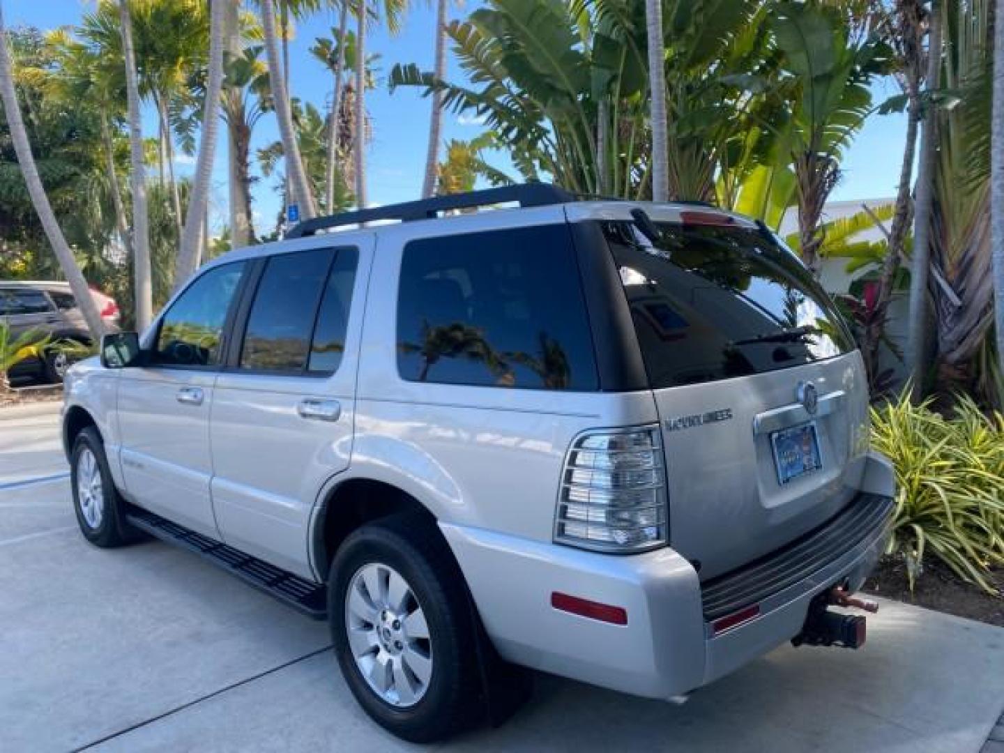 2010 Brilliant Silver Metallic /Charcoal Black Mercury Mountaineer 1 OWNER LOW MILES 78,753 (4M2EN3HE6AU) with an 4.0L SOHC 12-Valve V6 Engine engine, Automatic transmission, located at 4701 North Dixie Hwy, Pompano Beach, FL, 33064, (954) 422-2889, 26.240938, -80.123474 - OUR WEBPAGE FLORIDACARS1.COM HAS OVER 100 PHOTOS AND FREE CARFAX LINK 2010 MERCURY MOUNTAINEER 1 OWNER FLORIDA VIN: 4M2EN3HE6AUJ00892 4 M 2 E N 3 H E 6 A U J 0 0 8 9 2 4 DOOR WAGON/SPORT UTILITY 4.0L V6 F SOHC 12V GASOLINE 20 MPG FRONT WHEEL DRIVE Features ABS Brakes Air Conditioning Alloy Wheels AM - Photo#33