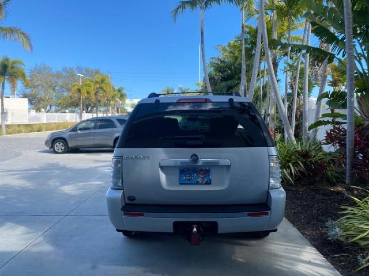 2010 Brilliant Silver Metallic /Charcoal Black Mercury Mountaineer 1 OWNER LOW MILES 78,753 (4M2EN3HE6AU) with an 4.0L SOHC 12-Valve V6 Engine engine, Automatic transmission, located at 4701 North Dixie Hwy, Pompano Beach, FL, 33064, (954) 422-2889, 26.240938, -80.123474 - OUR WEBPAGE FLORIDACARS1.COM HAS OVER 100 PHOTOS AND FREE CARFAX LINK 2010 MERCURY MOUNTAINEER 1 OWNER FLORIDA VIN: 4M2EN3HE6AUJ00892 4 M 2 E N 3 H E 6 A U J 0 0 8 9 2 4 DOOR WAGON/SPORT UTILITY 4.0L V6 F SOHC 12V GASOLINE 20 MPG FRONT WHEEL DRIVE Features ABS Brakes Air Conditioning Alloy Wheels AM - Photo#34