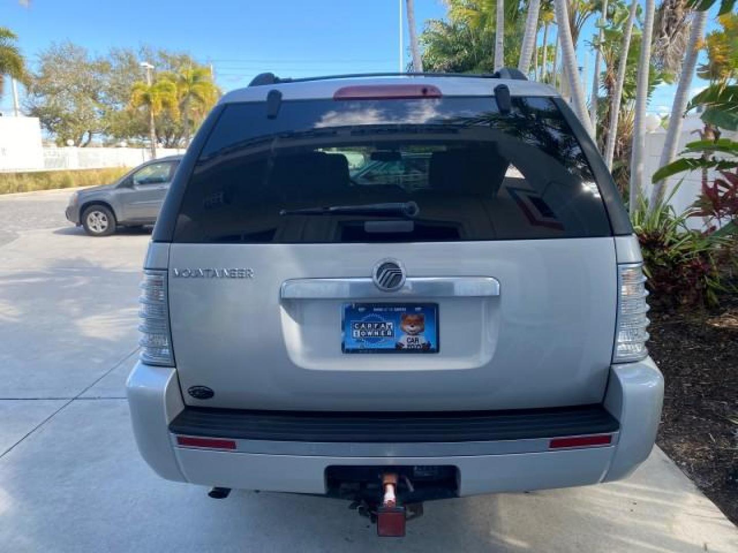 2010 Brilliant Silver Metallic /Charcoal Black Mercury Mountaineer 1 OWNER LOW MILES 78,753 (4M2EN3HE6AU) with an 4.0L SOHC 12-Valve V6 Engine engine, Automatic transmission, located at 4701 North Dixie Hwy, Pompano Beach, FL, 33064, (954) 422-2889, 26.240938, -80.123474 - OUR WEBPAGE FLORIDACARS1.COM HAS OVER 100 PHOTOS AND FREE CARFAX LINK 2010 MERCURY MOUNTAINEER 1 OWNER FLORIDA VIN: 4M2EN3HE6AUJ00892 4 M 2 E N 3 H E 6 A U J 0 0 8 9 2 4 DOOR WAGON/SPORT UTILITY 4.0L V6 F SOHC 12V GASOLINE 20 MPG FRONT WHEEL DRIVE Features ABS Brakes Air Conditioning Alloy Wheels AM - Photo#35