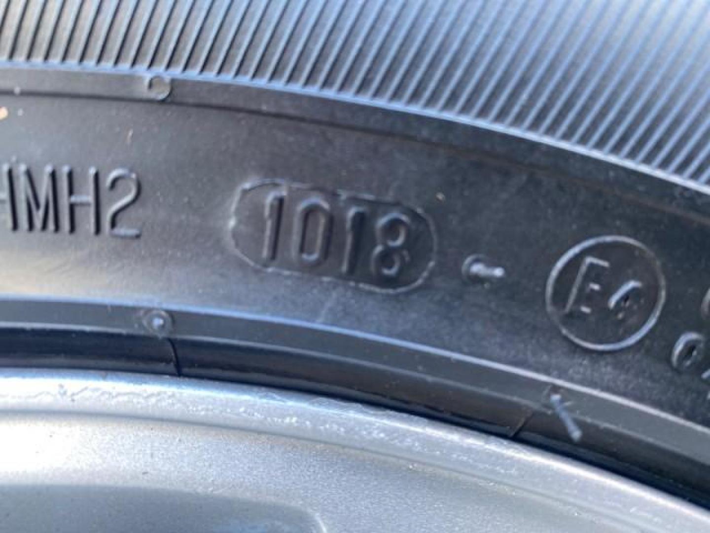 2010 Brilliant Silver Metallic /Charcoal Black Mercury Mountaineer 1 OWNER LOW MILES 78,753 (4M2EN3HE6AU) with an 4.0L SOHC 12-Valve V6 Engine engine, Automatic transmission, located at 4701 North Dixie Hwy, Pompano Beach, FL, 33064, (954) 422-2889, 26.240938, -80.123474 - OUR WEBPAGE FLORIDACARS1.COM HAS OVER 100 PHOTOS AND FREE CARFAX LINK 2010 MERCURY MOUNTAINEER 1 OWNER FLORIDA VIN: 4M2EN3HE6AUJ00892 4 M 2 E N 3 H E 6 A U J 0 0 8 9 2 4 DOOR WAGON/SPORT UTILITY 4.0L V6 F SOHC 12V GASOLINE 20 MPG FRONT WHEEL DRIVE Features ABS Brakes Air Conditioning Alloy Wheels AM - Photo#36