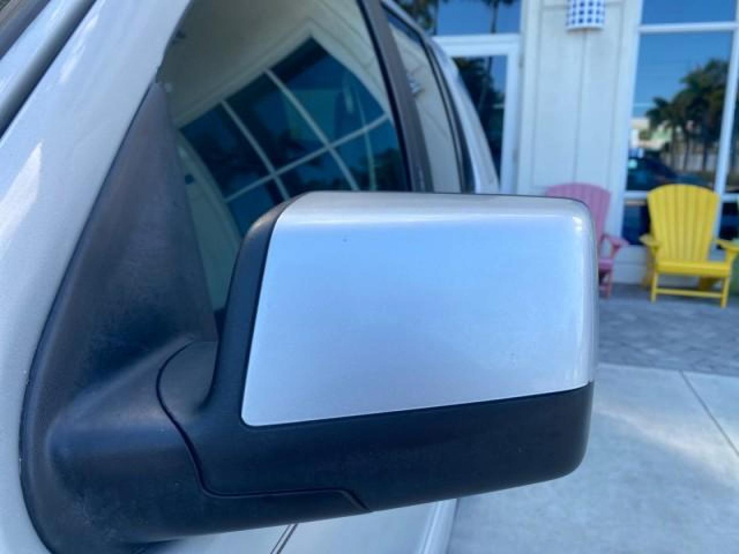 2010 Brilliant Silver Metallic /Charcoal Black Mercury Mountaineer 1 OWNER LOW MILES 78,753 (4M2EN3HE6AU) with an 4.0L SOHC 12-Valve V6 Engine engine, Automatic transmission, located at 4701 North Dixie Hwy, Pompano Beach, FL, 33064, (954) 422-2889, 26.240938, -80.123474 - OUR WEBPAGE FLORIDACARS1.COM HAS OVER 100 PHOTOS AND FREE CARFAX LINK 2010 MERCURY MOUNTAINEER 1 OWNER FLORIDA VIN: 4M2EN3HE6AUJ00892 4 M 2 E N 3 H E 6 A U J 0 0 8 9 2 4 DOOR WAGON/SPORT UTILITY 4.0L V6 F SOHC 12V GASOLINE 20 MPG FRONT WHEEL DRIVE Features ABS Brakes Air Conditioning Alloy Wheels AM - Photo#42