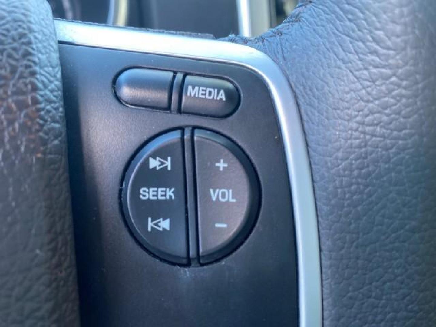 2010 Brilliant Silver Metallic /Charcoal Black Mercury Mountaineer 1 OWNER LOW MILES 78,753 (4M2EN3HE6AU) with an 4.0L SOHC 12-Valve V6 Engine engine, Automatic transmission, located at 4701 North Dixie Hwy, Pompano Beach, FL, 33064, (954) 422-2889, 26.240938, -80.123474 - OUR WEBPAGE FLORIDACARS1.COM HAS OVER 100 PHOTOS AND FREE CARFAX LINK 2010 MERCURY MOUNTAINEER 1 OWNER FLORIDA VIN: 4M2EN3HE6AUJ00892 4 M 2 E N 3 H E 6 A U J 0 0 8 9 2 4 DOOR WAGON/SPORT UTILITY 4.0L V6 F SOHC 12V GASOLINE 20 MPG FRONT WHEEL DRIVE Features ABS Brakes Air Conditioning Alloy Wheels AM - Photo#52