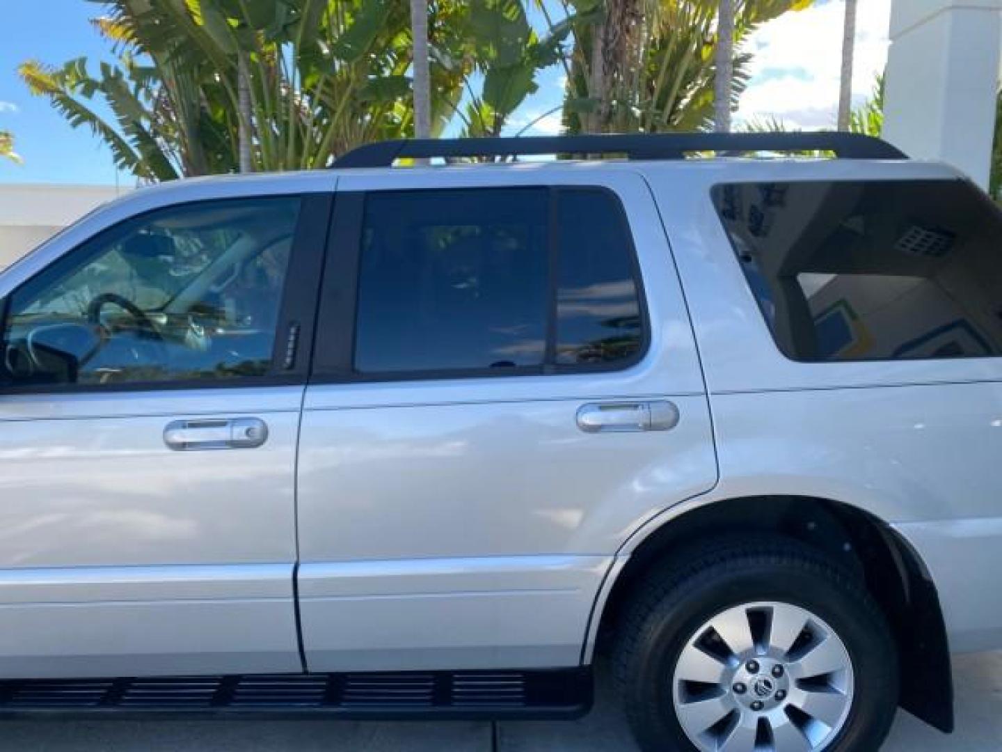 2010 Brilliant Silver Metallic /Charcoal Black Mercury Mountaineer 1 OWNER LOW MILES 78,753 (4M2EN3HE6AU) with an 4.0L SOHC 12-Valve V6 Engine engine, Automatic transmission, located at 4701 North Dixie Hwy, Pompano Beach, FL, 33064, (954) 422-2889, 26.240938, -80.123474 - OUR WEBPAGE FLORIDACARS1.COM HAS OVER 100 PHOTOS AND FREE CARFAX LINK 2010 MERCURY MOUNTAINEER 1 OWNER FLORIDA VIN: 4M2EN3HE6AUJ00892 4 M 2 E N 3 H E 6 A U J 0 0 8 9 2 4 DOOR WAGON/SPORT UTILITY 4.0L V6 F SOHC 12V GASOLINE 20 MPG FRONT WHEEL DRIVE Features ABS Brakes Air Conditioning Alloy Wheels AM - Photo#75