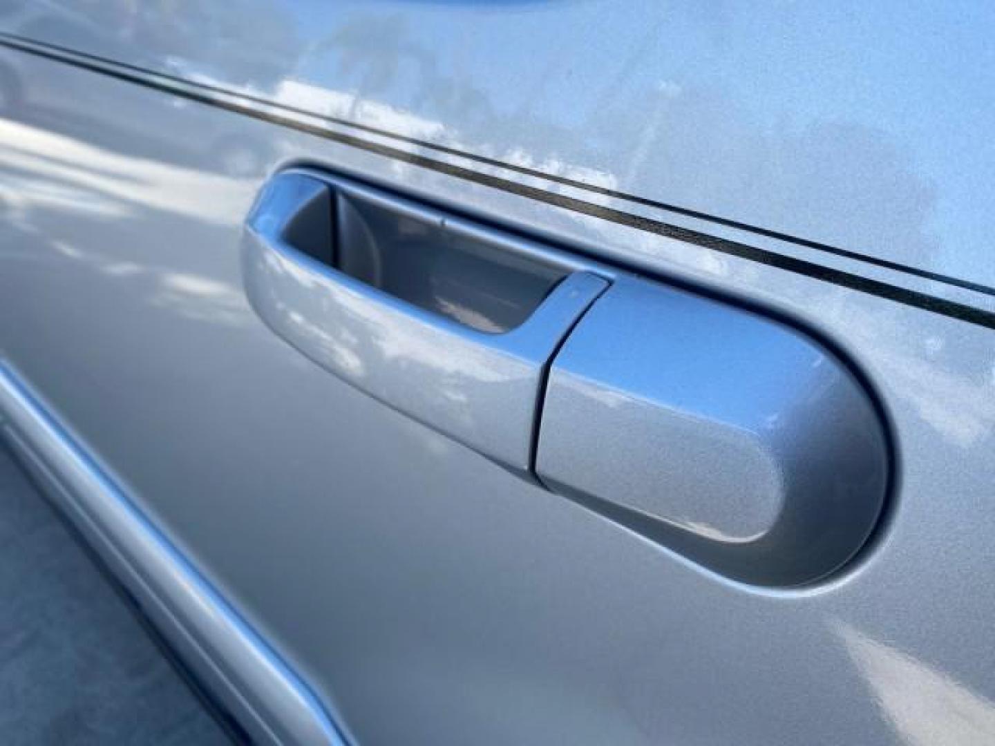 2010 Brilliant Silver Metallic /Charcoal Black Mercury Mountaineer 1 OWNER LOW MILES 78,753 (4M2EN3HE6AU) with an 4.0L SOHC 12-Valve V6 Engine engine, Automatic transmission, located at 4701 North Dixie Hwy, Pompano Beach, FL, 33064, (954) 422-2889, 26.240938, -80.123474 - OUR WEBPAGE FLORIDACARS1.COM HAS OVER 100 PHOTOS AND FREE CARFAX LINK 2010 MERCURY MOUNTAINEER 1 OWNER FLORIDA VIN: 4M2EN3HE6AUJ00892 4 M 2 E N 3 H E 6 A U J 0 0 8 9 2 4 DOOR WAGON/SPORT UTILITY 4.0L V6 F SOHC 12V GASOLINE 20 MPG FRONT WHEEL DRIVE Features ABS Brakes Air Conditioning Alloy Wheels AM - Photo#76