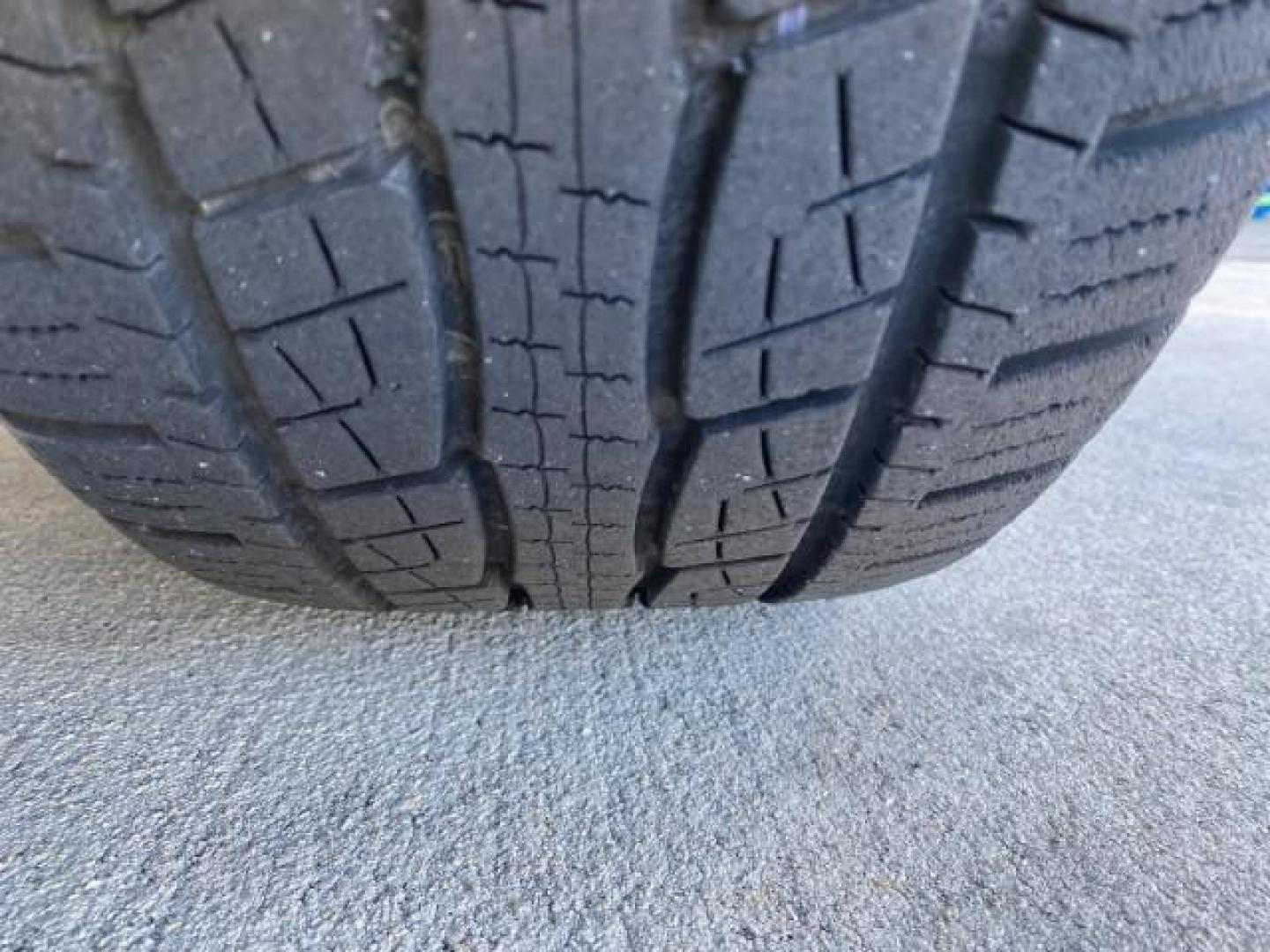 2010 Brilliant Silver Metallic /Charcoal Black Mercury Mountaineer 1 OWNER LOW MILES 78,753 (4M2EN3HE6AU) with an 4.0L SOHC 12-Valve V6 Engine engine, Automatic transmission, located at 4701 North Dixie Hwy, Pompano Beach, FL, 33064, (954) 422-2889, 26.240938, -80.123474 - OUR WEBPAGE FLORIDACARS1.COM HAS OVER 100 PHOTOS AND FREE CARFAX LINK 2010 MERCURY MOUNTAINEER 1 OWNER FLORIDA VIN: 4M2EN3HE6AUJ00892 4 M 2 E N 3 H E 6 A U J 0 0 8 9 2 4 DOOR WAGON/SPORT UTILITY 4.0L V6 F SOHC 12V GASOLINE 20 MPG FRONT WHEEL DRIVE Features ABS Brakes Air Conditioning Alloy Wheels AM - Photo#86