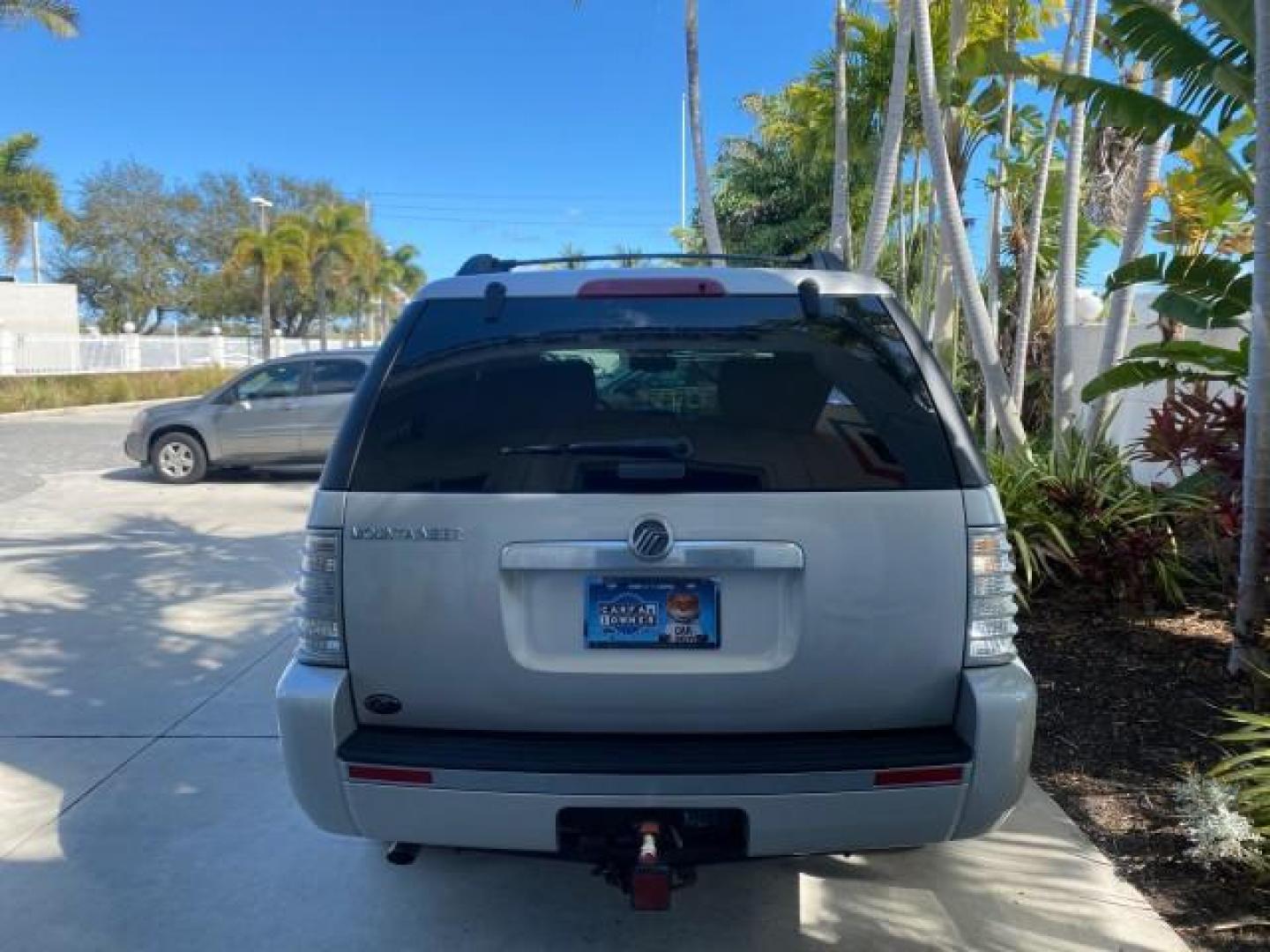 2010 Brilliant Silver Metallic /Charcoal Black Mercury Mountaineer 1 OWNER LOW MILES 78,753 (4M2EN3HE6AU) with an 4.0L SOHC 12-Valve V6 Engine engine, Automatic transmission, located at 4701 North Dixie Hwy, Pompano Beach, FL, 33064, (954) 422-2889, 26.240938, -80.123474 - OUR WEBPAGE FLORIDACARS1.COM HAS OVER 100 PHOTOS AND FREE CARFAX LINK 2010 MERCURY MOUNTAINEER 1 OWNER FLORIDA VIN: 4M2EN3HE6AUJ00892 4 M 2 E N 3 H E 6 A U J 0 0 8 9 2 4 DOOR WAGON/SPORT UTILITY 4.0L V6 F SOHC 12V GASOLINE 20 MPG FRONT WHEEL DRIVE Features ABS Brakes Air Conditioning Alloy Wheels AM - Photo#88
