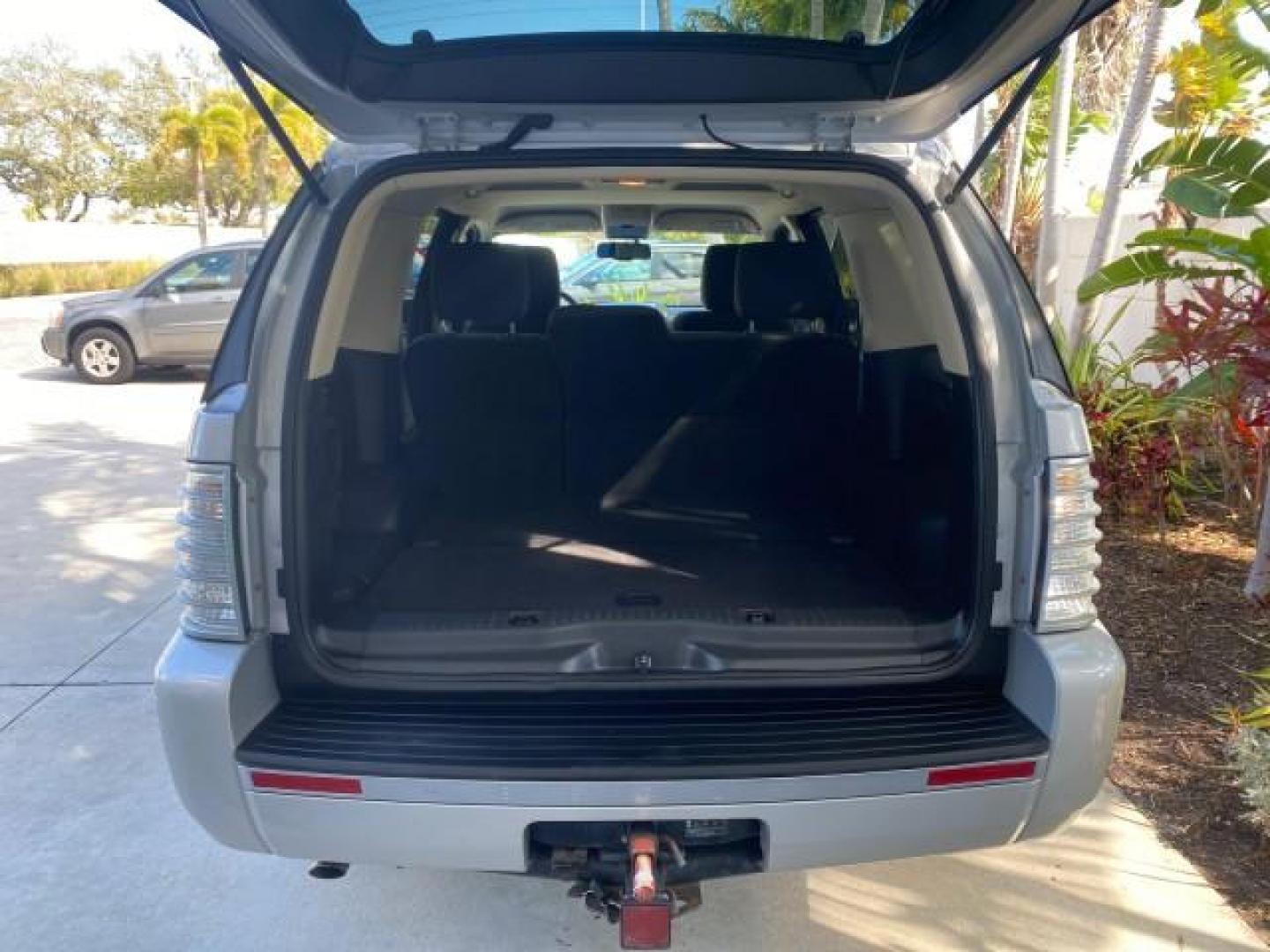 2010 Brilliant Silver Metallic /Charcoal Black Mercury Mountaineer 1 OWNER LOW MILES 78,753 (4M2EN3HE6AU) with an 4.0L SOHC 12-Valve V6 Engine engine, Automatic transmission, located at 4701 North Dixie Hwy, Pompano Beach, FL, 33064, (954) 422-2889, 26.240938, -80.123474 - OUR WEBPAGE FLORIDACARS1.COM HAS OVER 100 PHOTOS AND FREE CARFAX LINK 2010 MERCURY MOUNTAINEER 1 OWNER FLORIDA VIN: 4M2EN3HE6AUJ00892 4 M 2 E N 3 H E 6 A U J 0 0 8 9 2 4 DOOR WAGON/SPORT UTILITY 4.0L V6 F SOHC 12V GASOLINE 20 MPG FRONT WHEEL DRIVE Features ABS Brakes Air Conditioning Alloy Wheels AM - Photo#93